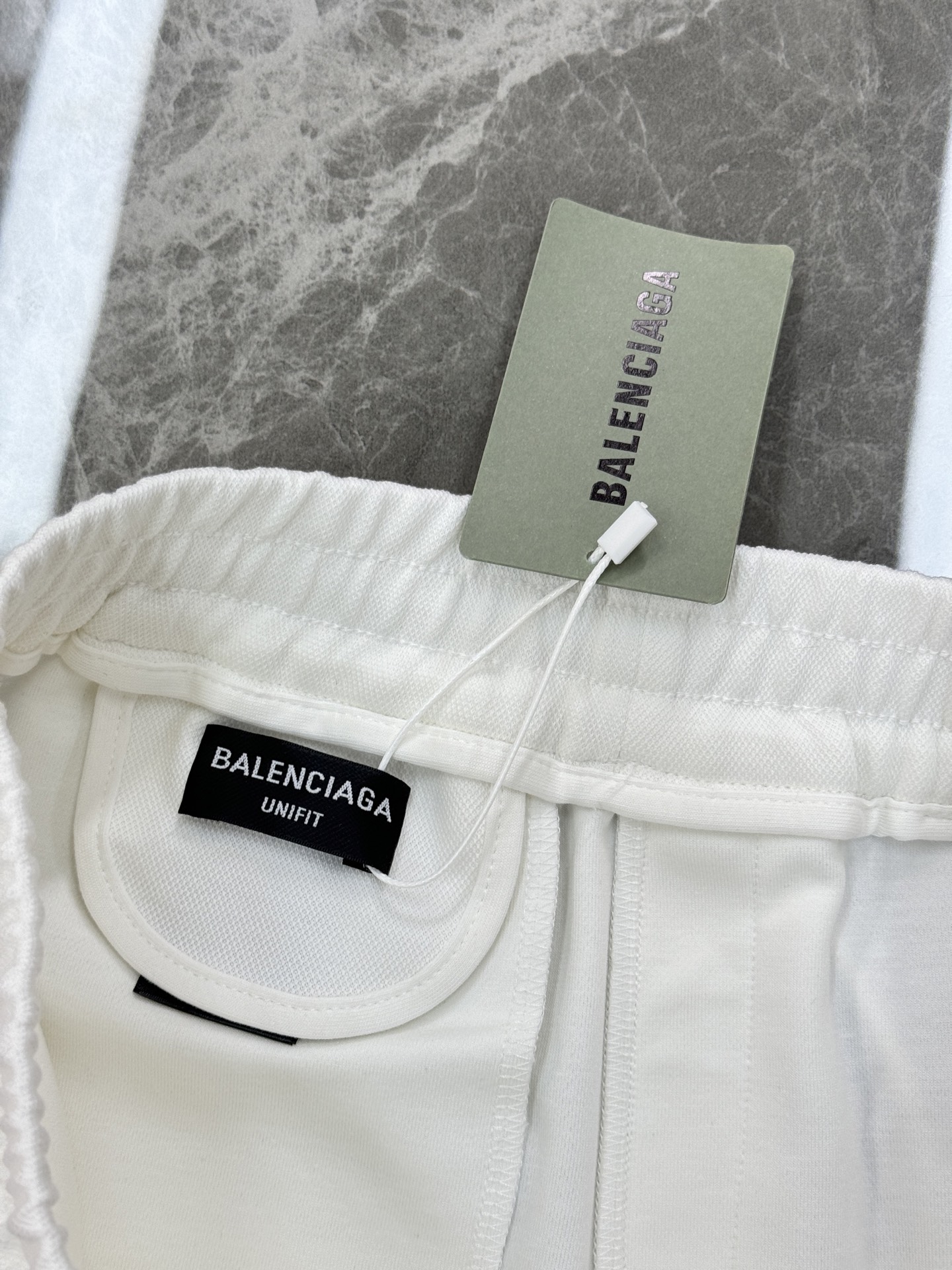 Balenciaga巴黎世家新品织带五分运动短裤.可成套搭配.侧身采用织带设计，甄选天丝面料.轻薄透气，