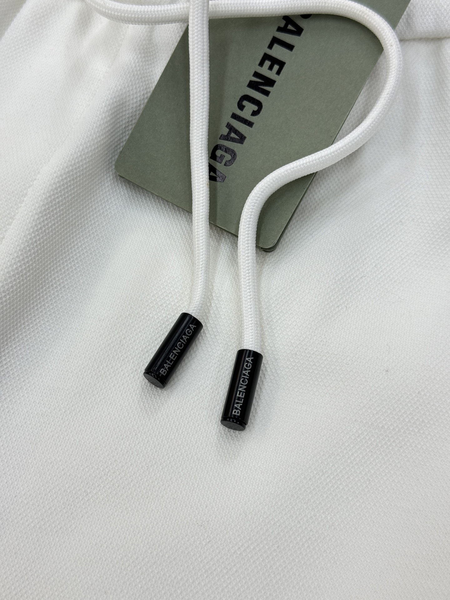 Balenciaga巴黎世家新品织带五分运动短裤.可成套搭配.侧身采用织带设计，甄选天丝面料.轻薄透气，