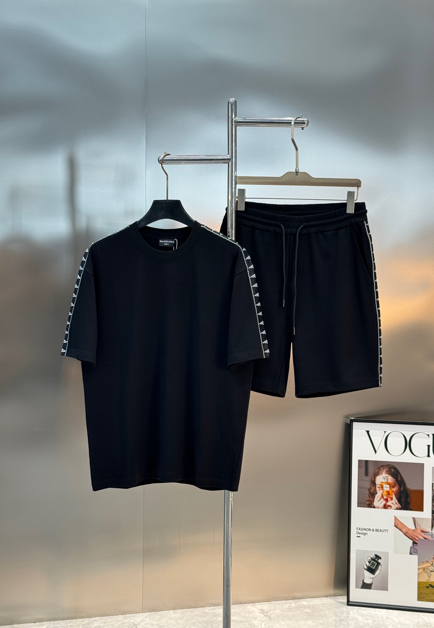 Balenciaga巴黎世家新品织带五分运动短裤.可成套搭配.侧身采用织带设计，甄选天丝面料.轻薄透气，