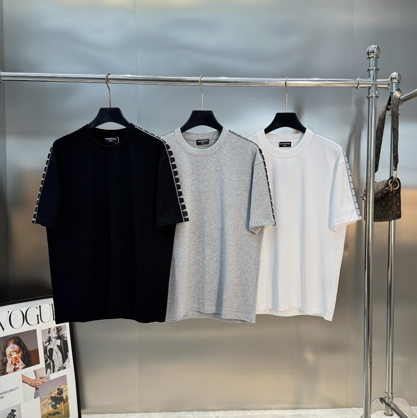 Balenciaga巴黎世家织带T恤，可成套搭配.280g棉质面料柔软透气，日常穿着超舒适!肩部字母织带