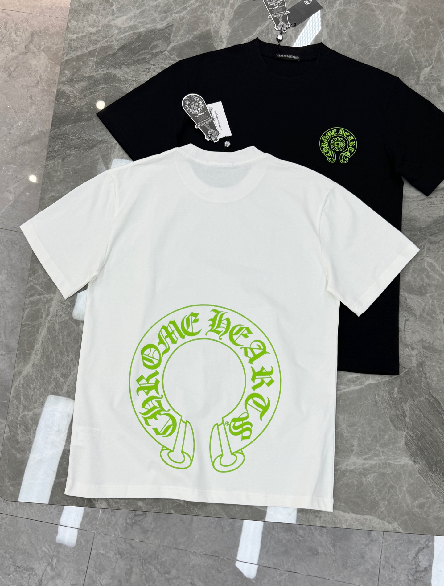 Chrome Hearts克罗心新品马蹄铁印花短袖.男女同款.黑色+白色两色可选，双面马蹄铁Logo超有