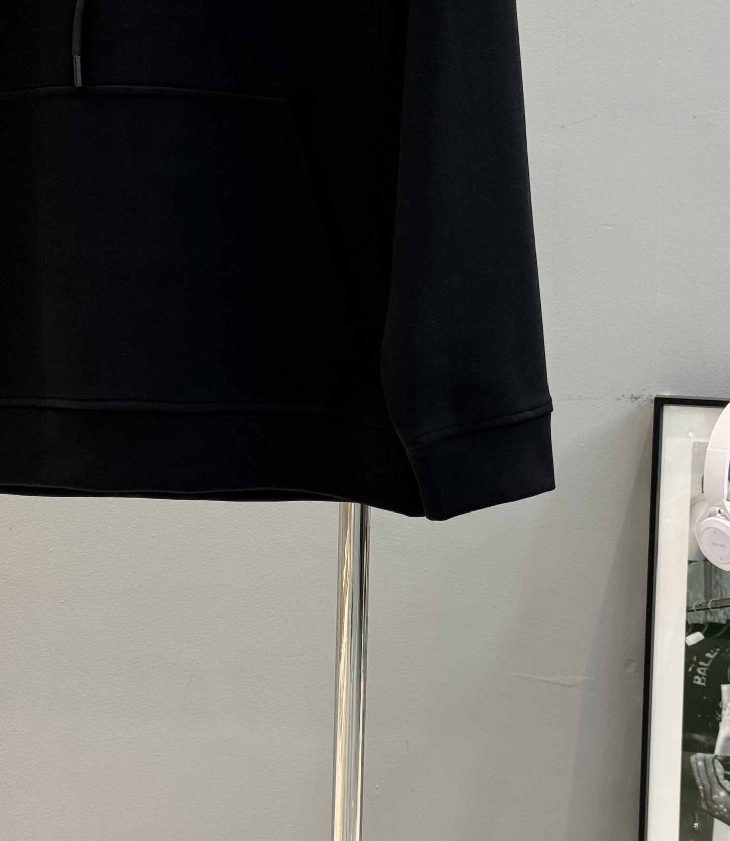 Miu Miu缪缪新款连帽卫衣，正面粉色Logo超吸睛，高温立体烫画工艺.色彩搭配简约又时髦!超舒适天丝