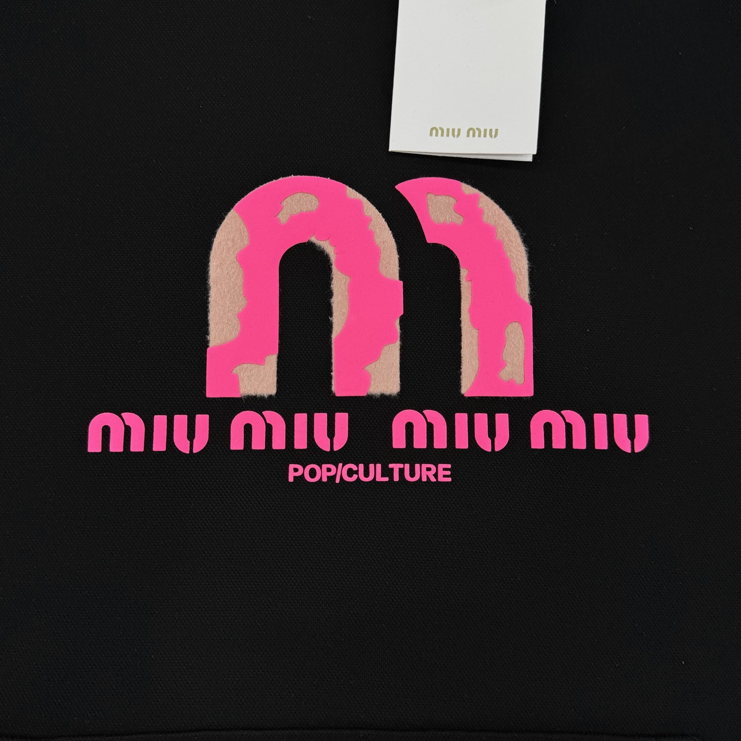 Miu Miu缪缪新款连帽卫衣，正面粉色Logo超吸睛，高温立体烫画工艺.色彩搭配简约又时髦!超舒适天丝