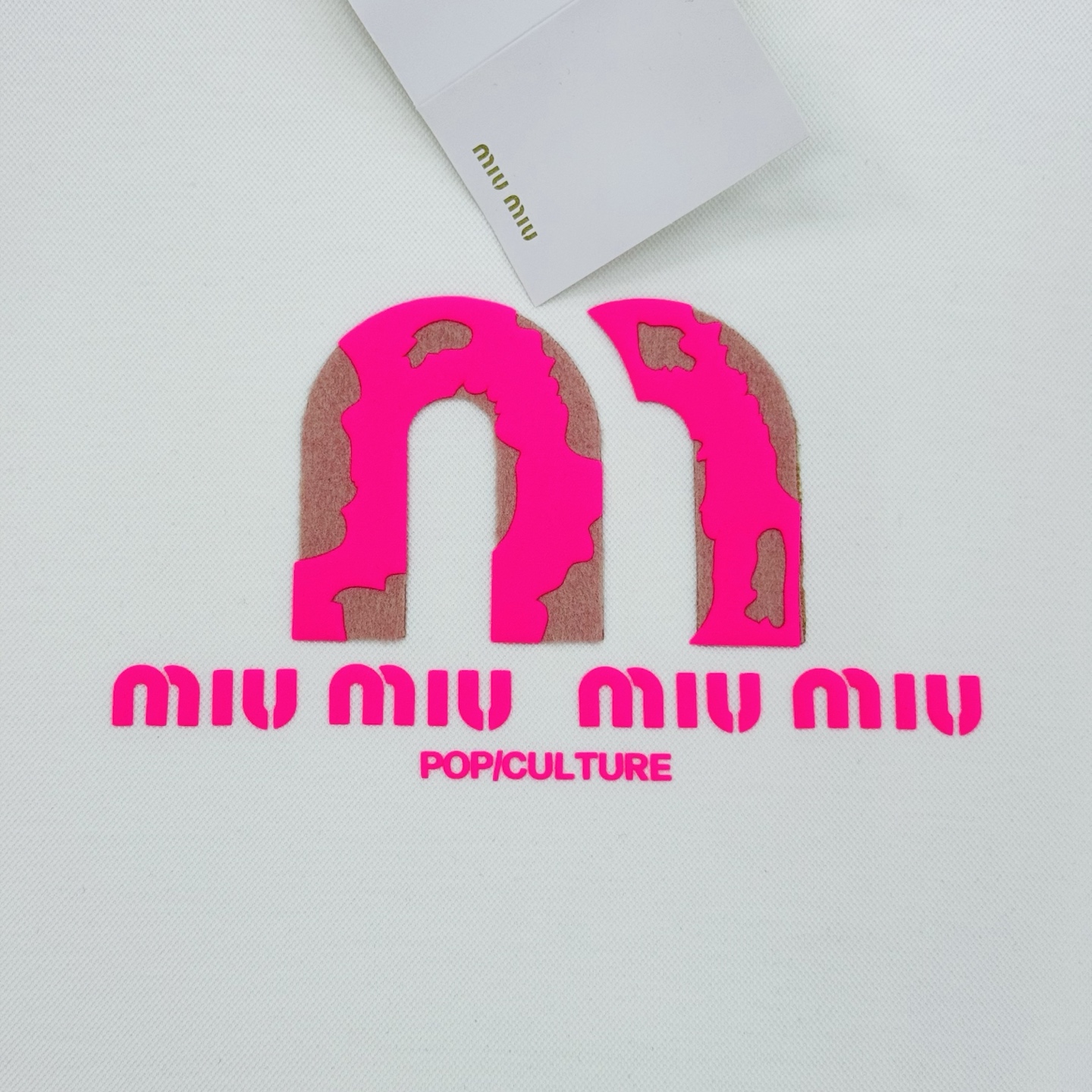 Miu Miu缪缪新款连帽卫衣，正面粉色Logo超吸睛，高温立体烫画工艺.色彩搭配简约又时髦!超舒适天丝