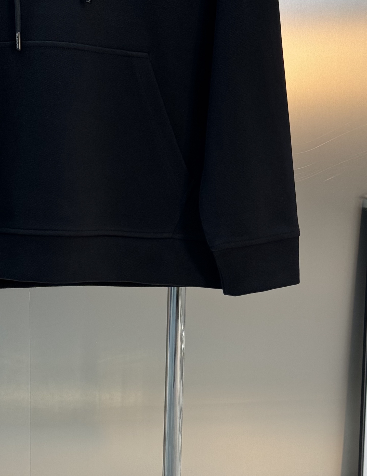 Bakenciaga巴黎世家新款连帽卫衣.正面黄色“BB”字母立体烫画设计.简约又有辨识度✨。宽松OS版