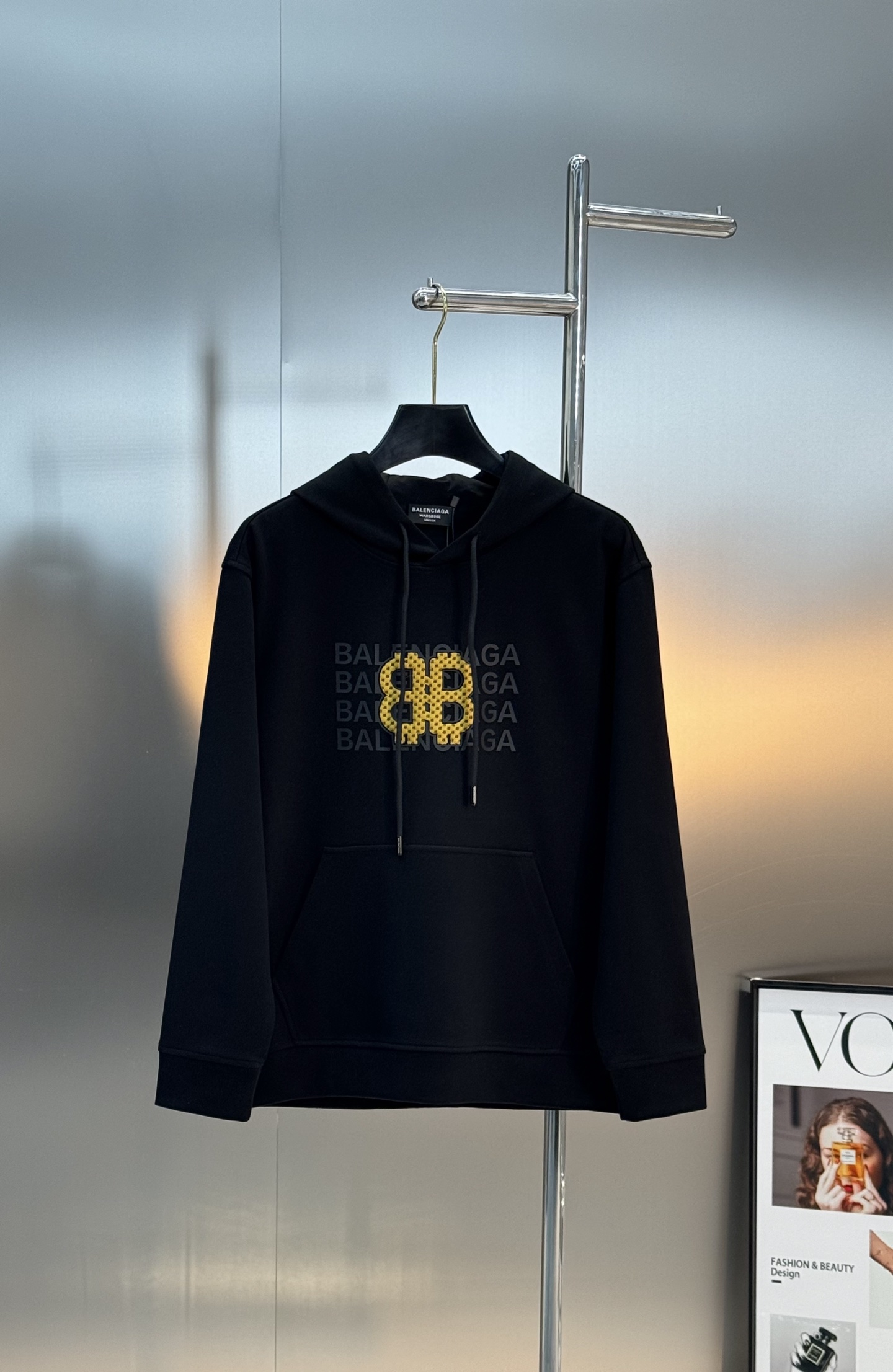 Bakenciaga巴黎世家新款连帽卫衣.正面黄色“BB”字母立体烫画设计.简约又有辨识度✨。宽松OS版