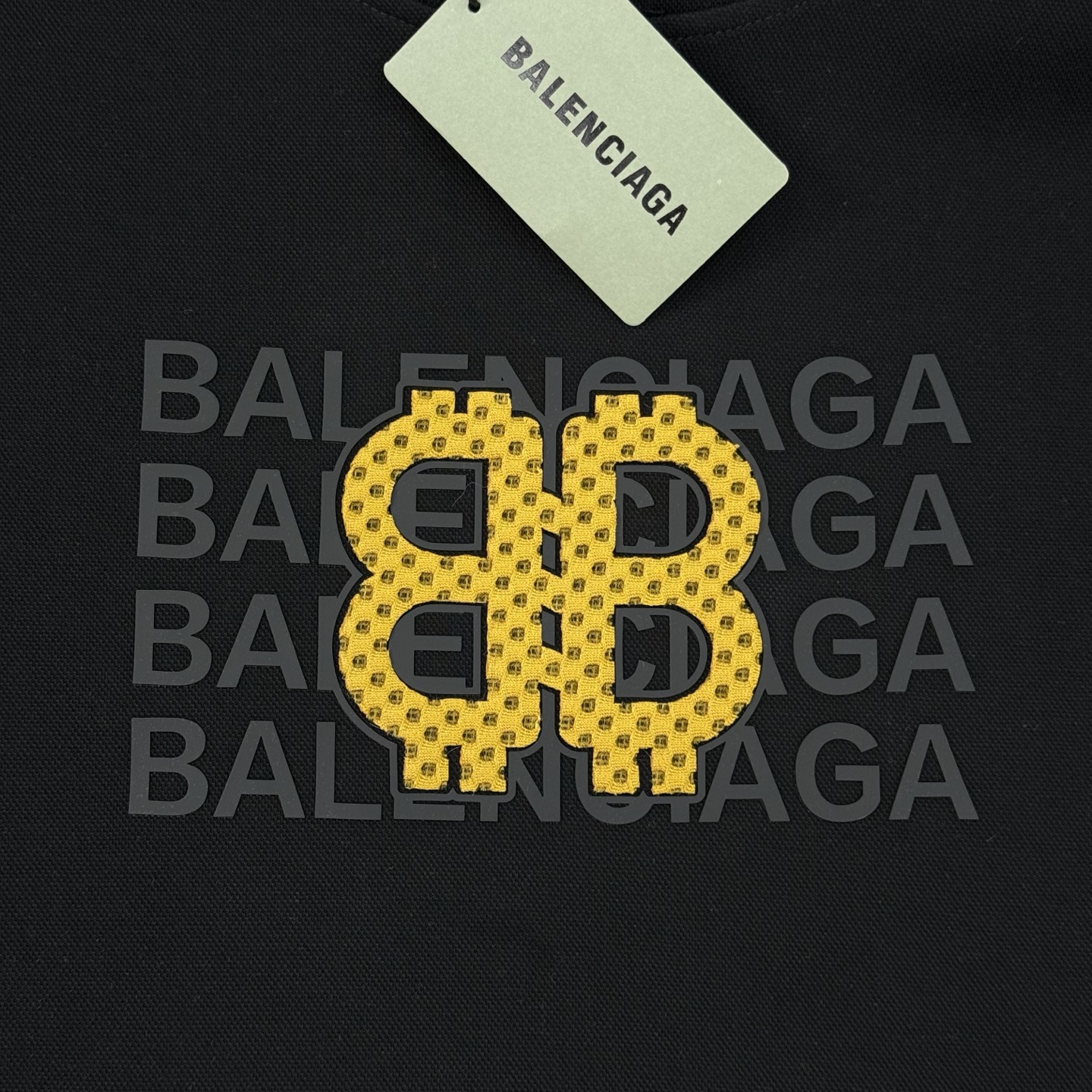 Bakenciaga巴黎世家新款连帽卫衣.正面黄色“BB”字母立体烫画设计.简约又有辨识度✨。宽松OS版