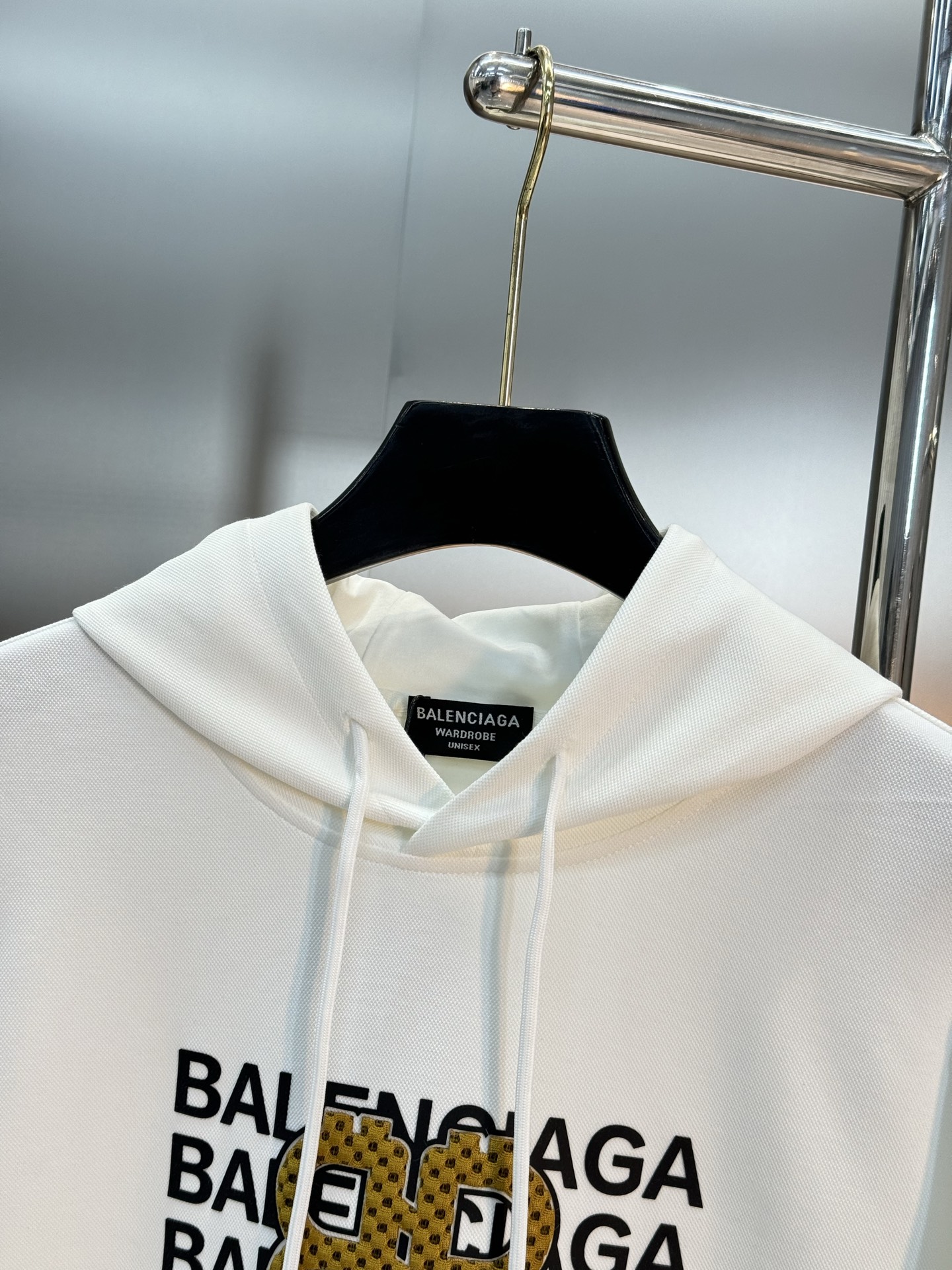 Bakenciaga巴黎世家新款连帽卫衣.正面黄色“BB”字母立体烫画设计.简约又有辨识度✨。宽松OS版