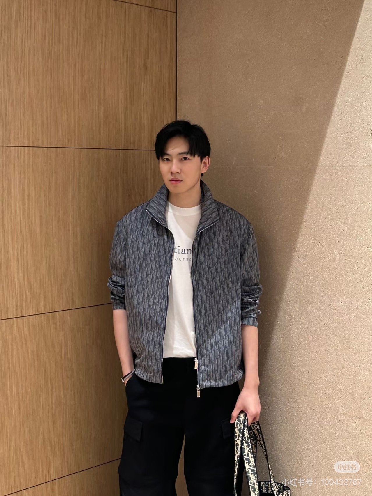 Dior Oblique印花夹克，经典Oblique图案，灵感源自日本纺织工艺，艺术感满满。高品质面料，