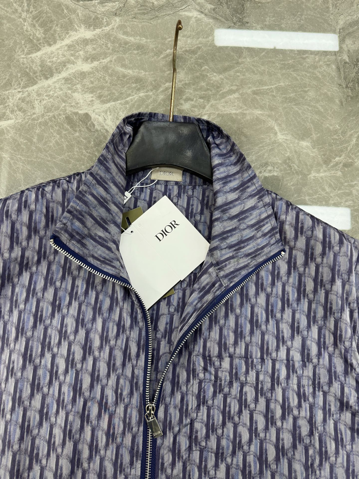 Dior Oblique印花夹克，经典Oblique图案，灵感源自日本纺织工艺，艺术感满满。高品质面料，