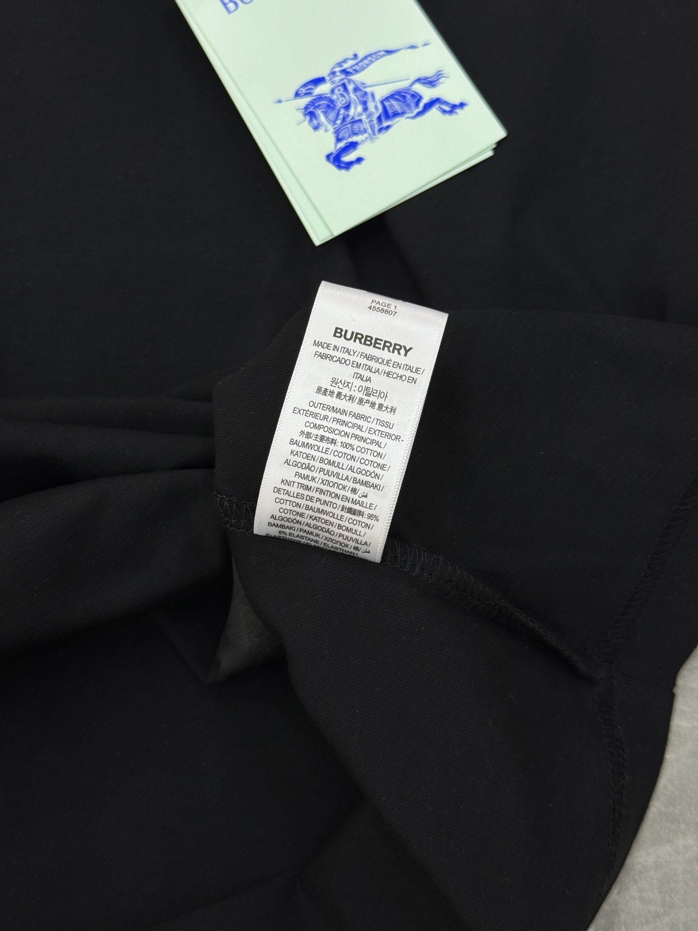 Burberry骑士刺绣T恤.男女同款！左下有经典巴宝莉骑士刺绣，英伦风满满!高品质棉料，柔软透气，春夏