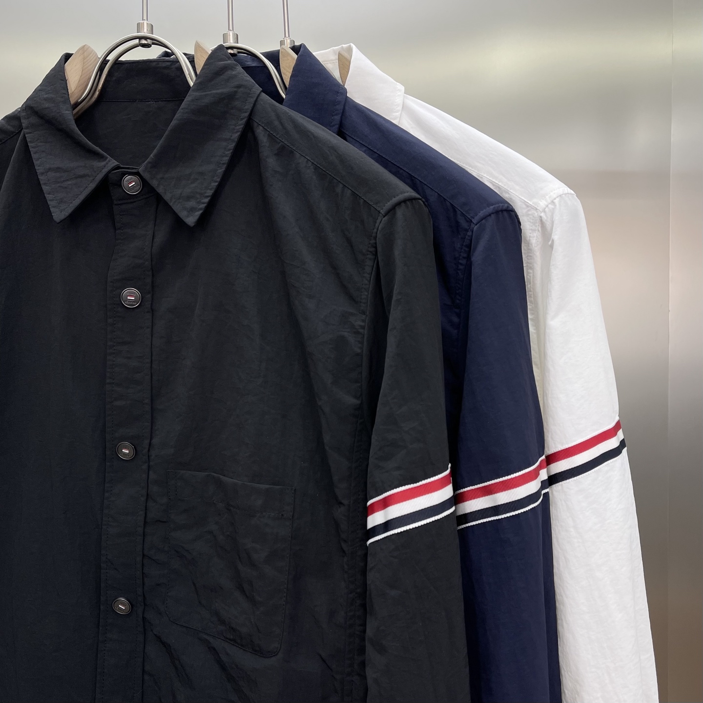 ThomBrowne TB 双袖标夹克外套，最高版本🌟翻领中长款衬衫夹克，双袖标织带装饰；定制字母log