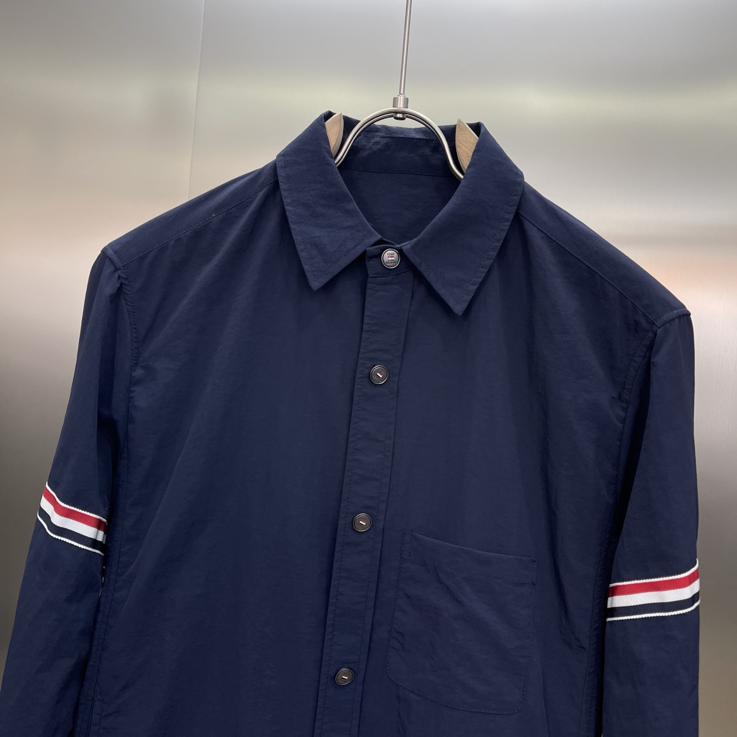 ThomBrowne TB 双袖标夹克外套，最高版本🌟翻领中长款衬衫夹克，双袖标织带装饰；定制字母log