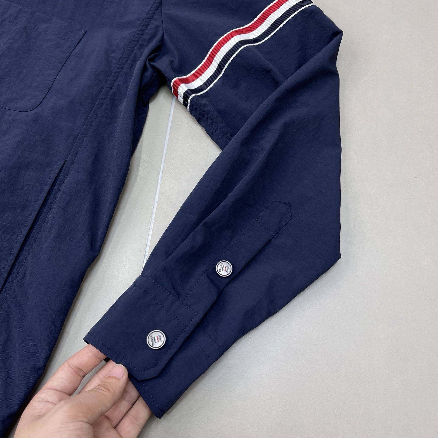 ThomBrowne TB 双袖标夹克外套，最高版本🌟翻领中长款衬衫夹克，双袖标织带装饰；定制字母log