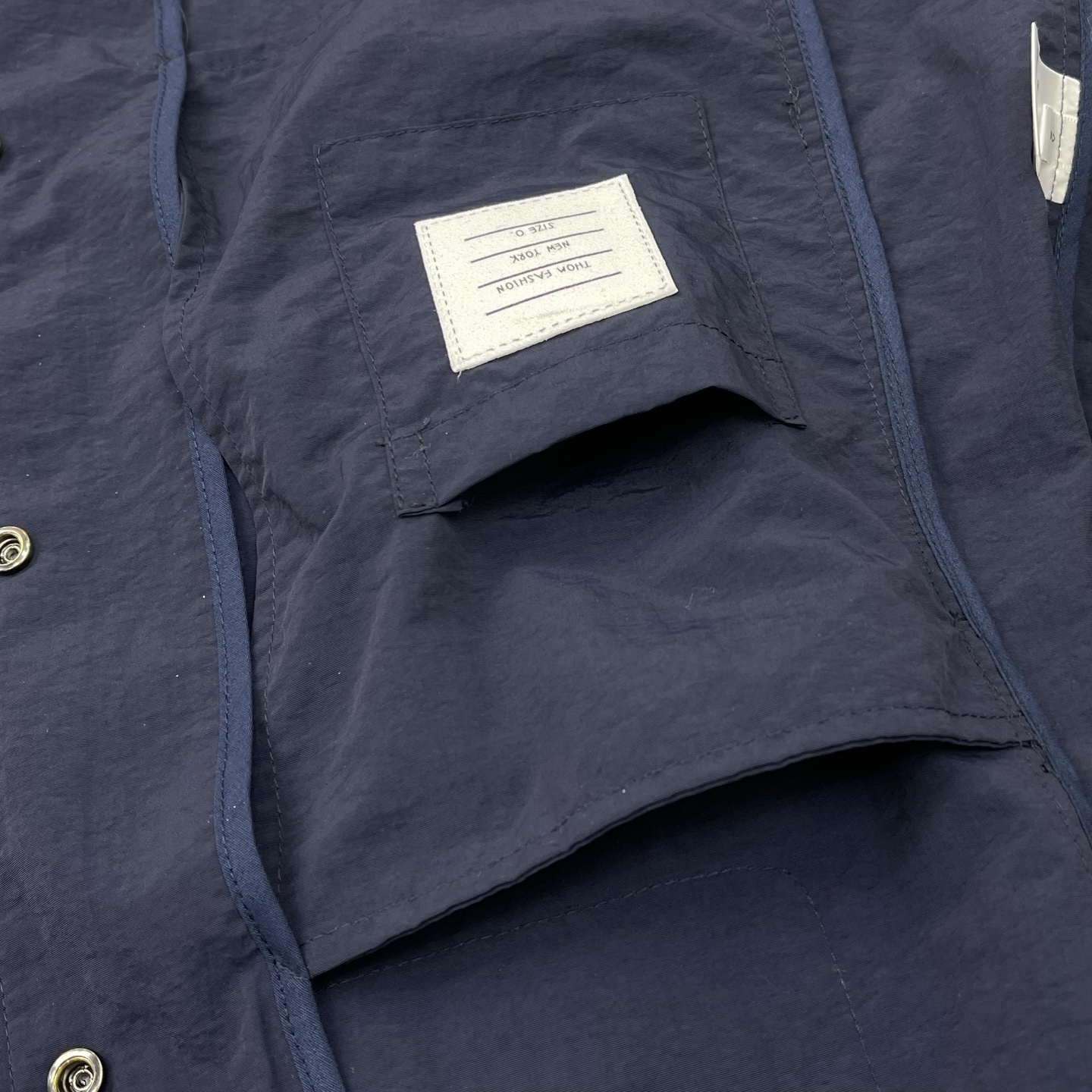 ThomBrowne TB 双袖标夹克外套，最高版本🌟翻领中长款衬衫夹克，双袖标织带装饰；定制字母log