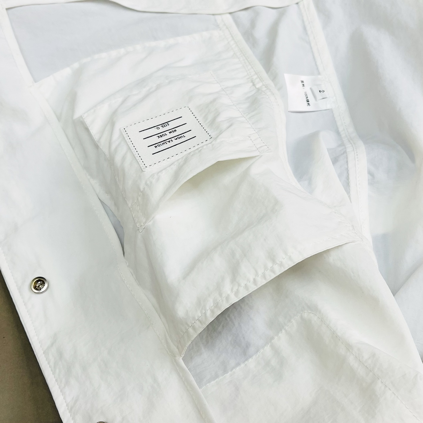 ThomBrowne TB 双袖标夹克外套，最高版本🌟翻领中长款衬衫夹克，双袖标织带装饰；定制字母log