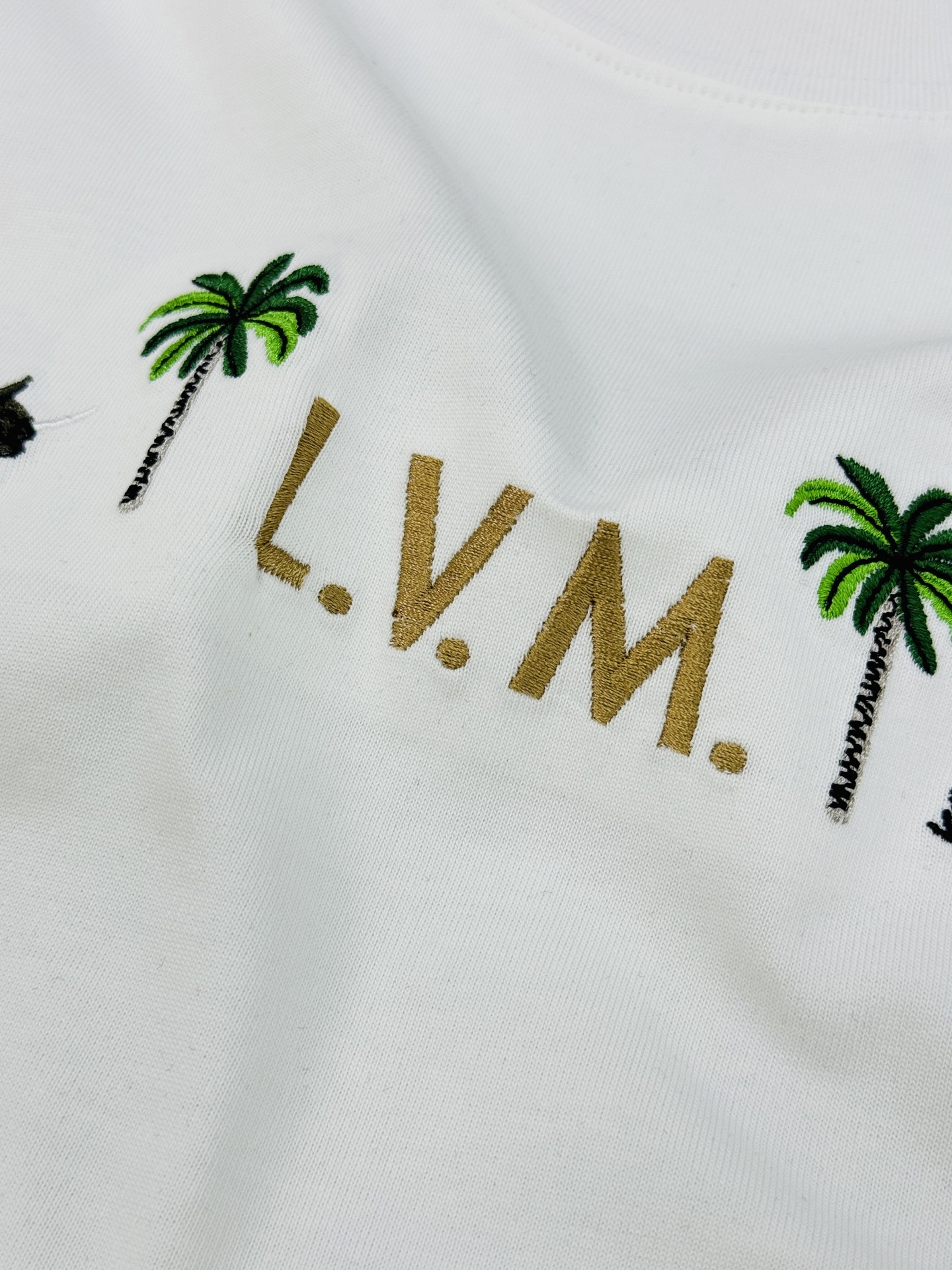 驴牌动物刺绣短袖T恤.男女同款！LV2026春夏系列动物刺绣短袖T恤，高品质纯棉材质，柔软舒适，日常穿着