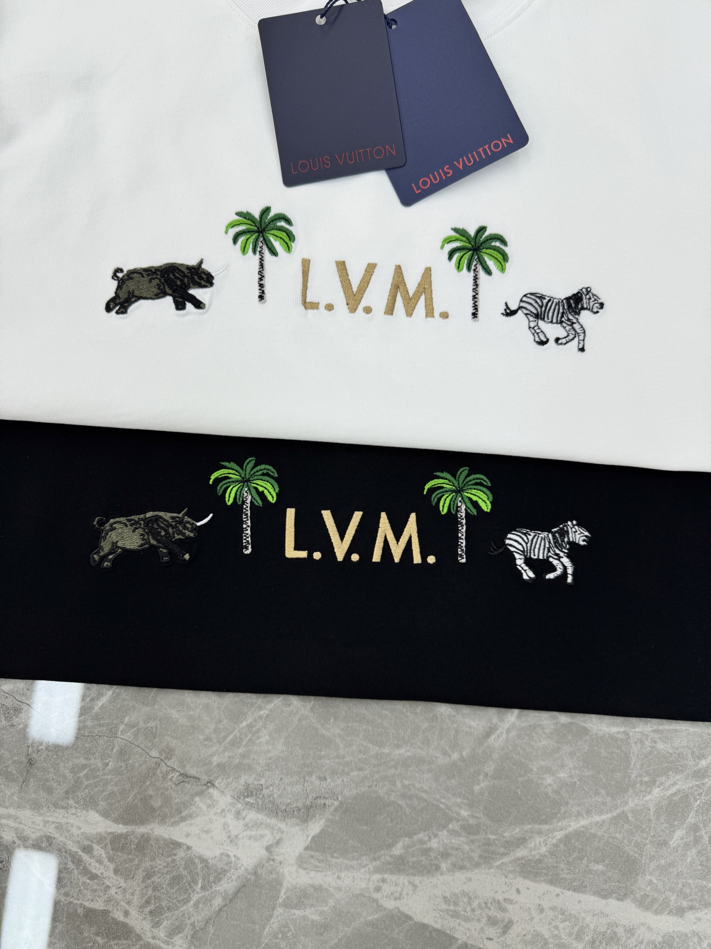驴牌动物刺绣短袖T恤.男女同款！LV2026春夏系列动物刺绣短袖T恤，高品质纯棉材质，柔软舒适，日常穿着