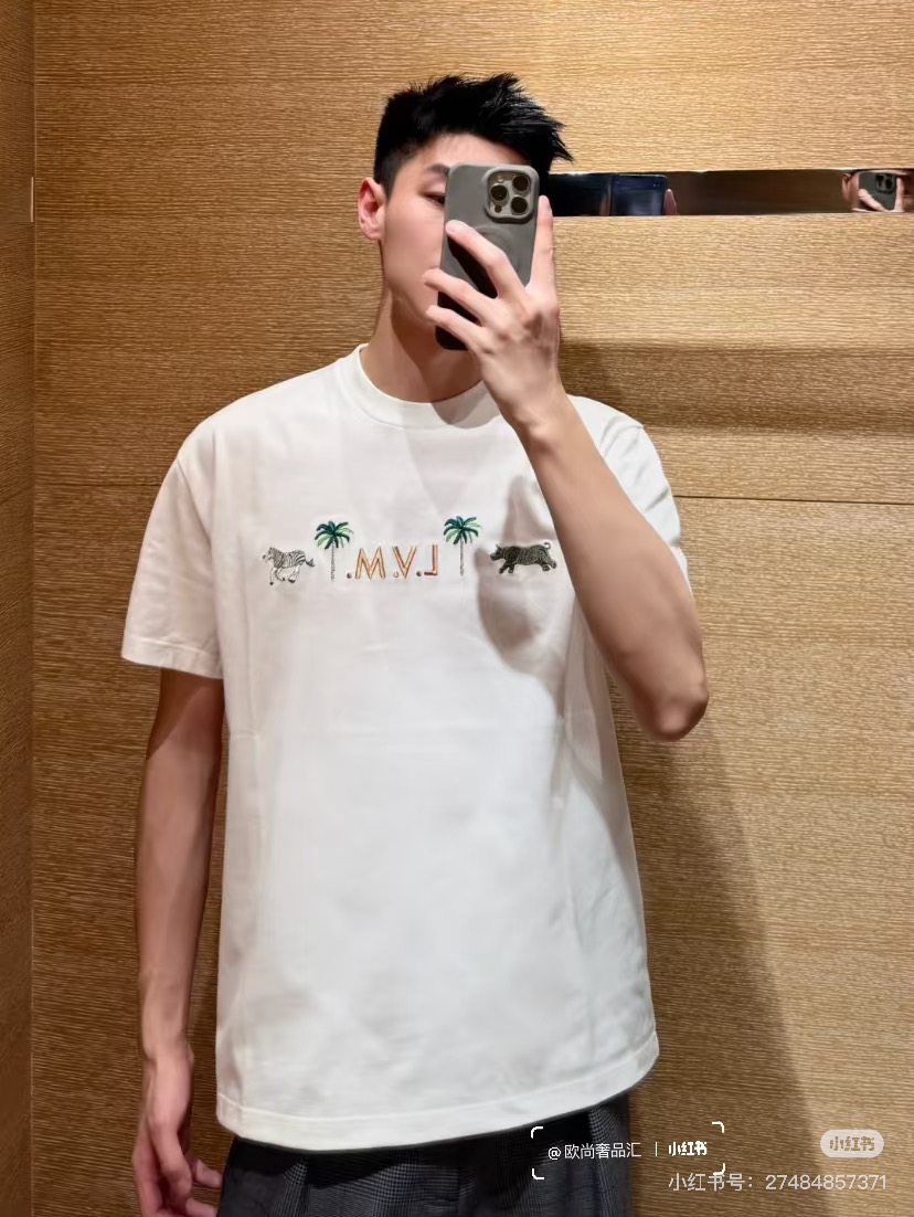 驴牌动物刺绣短袖T恤.男女同款！LV2026春夏系列动物刺绣短袖T恤，高品质纯棉材质，柔软舒适，日常穿着
