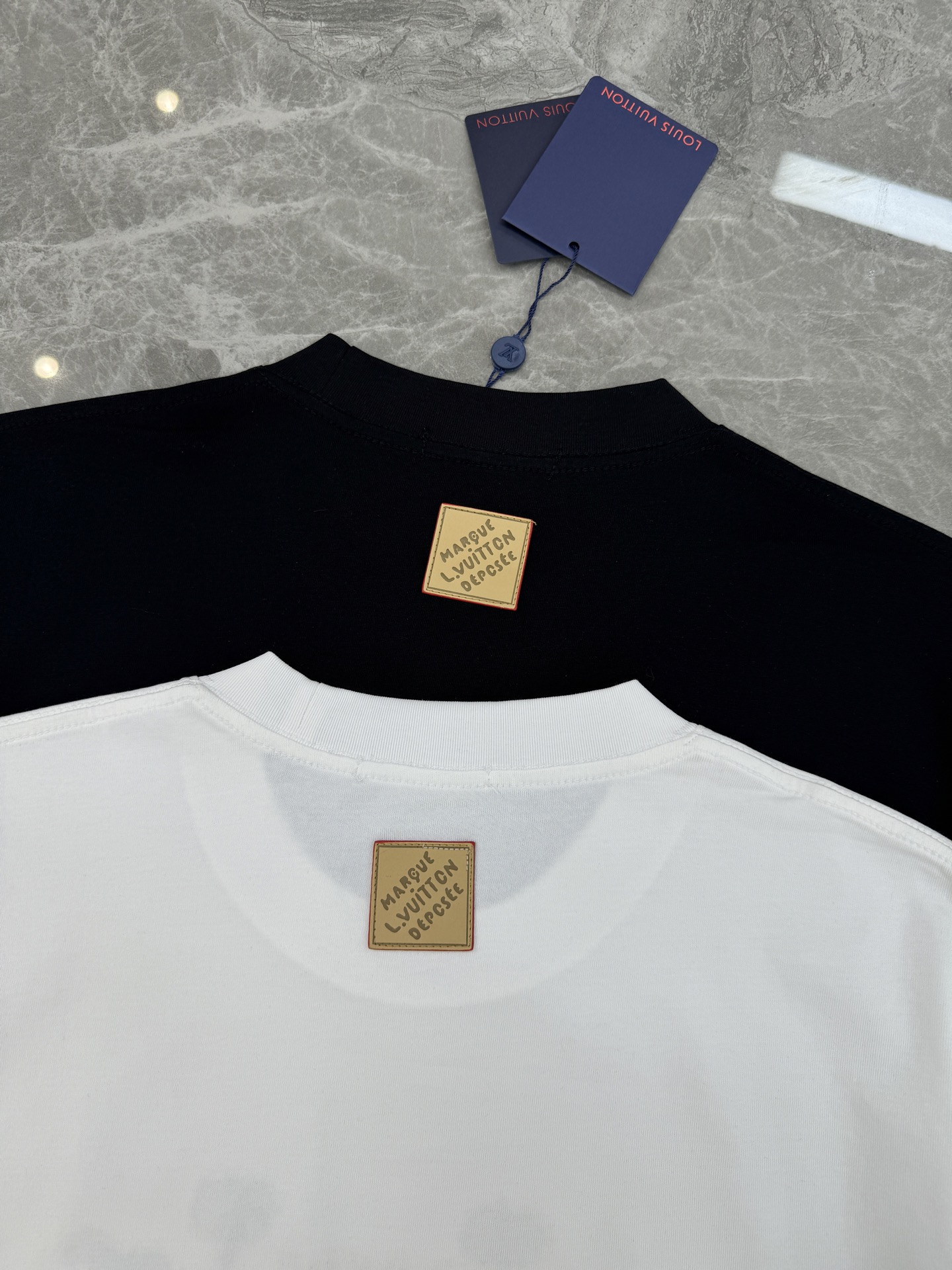 驴牌动物刺绣短袖T恤.男女同款！LV2026春夏系列动物刺绣短袖T恤，高品质纯棉材质，柔软舒适，日常穿着