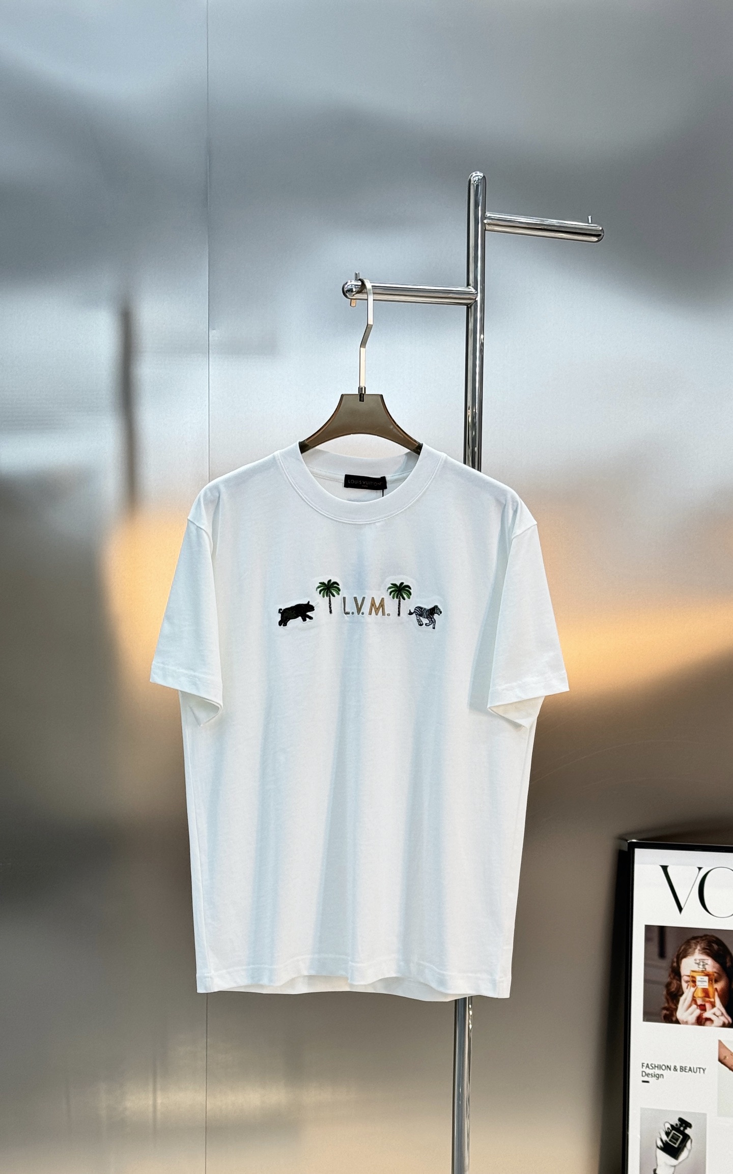 驴牌动物刺绣短袖T恤.男女同款！LV2026春夏系列动物刺绣短袖T恤，高品质纯棉材质，柔软舒适，日常穿着