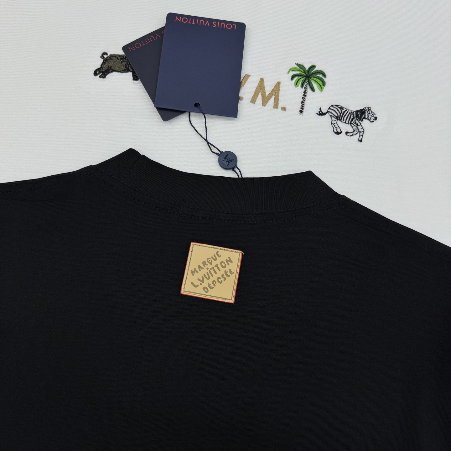 驴牌动物刺绣短袖T恤.男女同款！LV2026春夏系列动物刺绣短袖T恤，高品质纯棉材质，柔软舒适，日常穿着