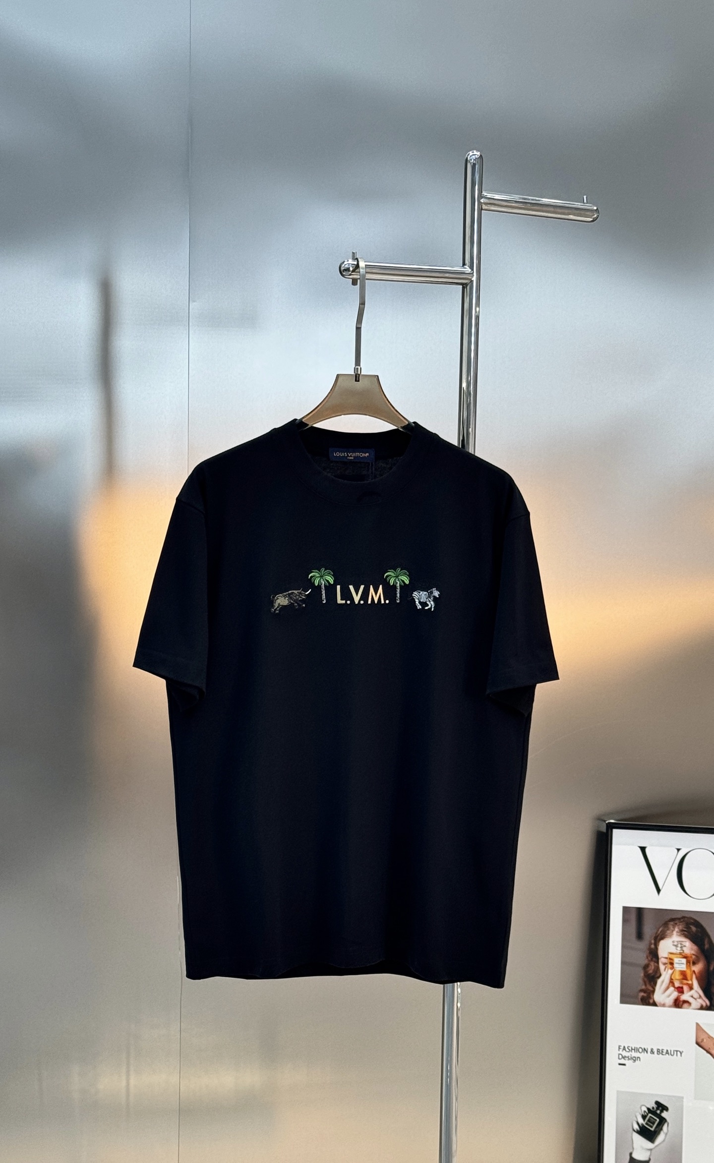 驴牌动物刺绣短袖T恤.男女同款！LV2026春夏系列动物刺绣短袖T恤，高品质纯棉材质，柔软舒适，日常穿着