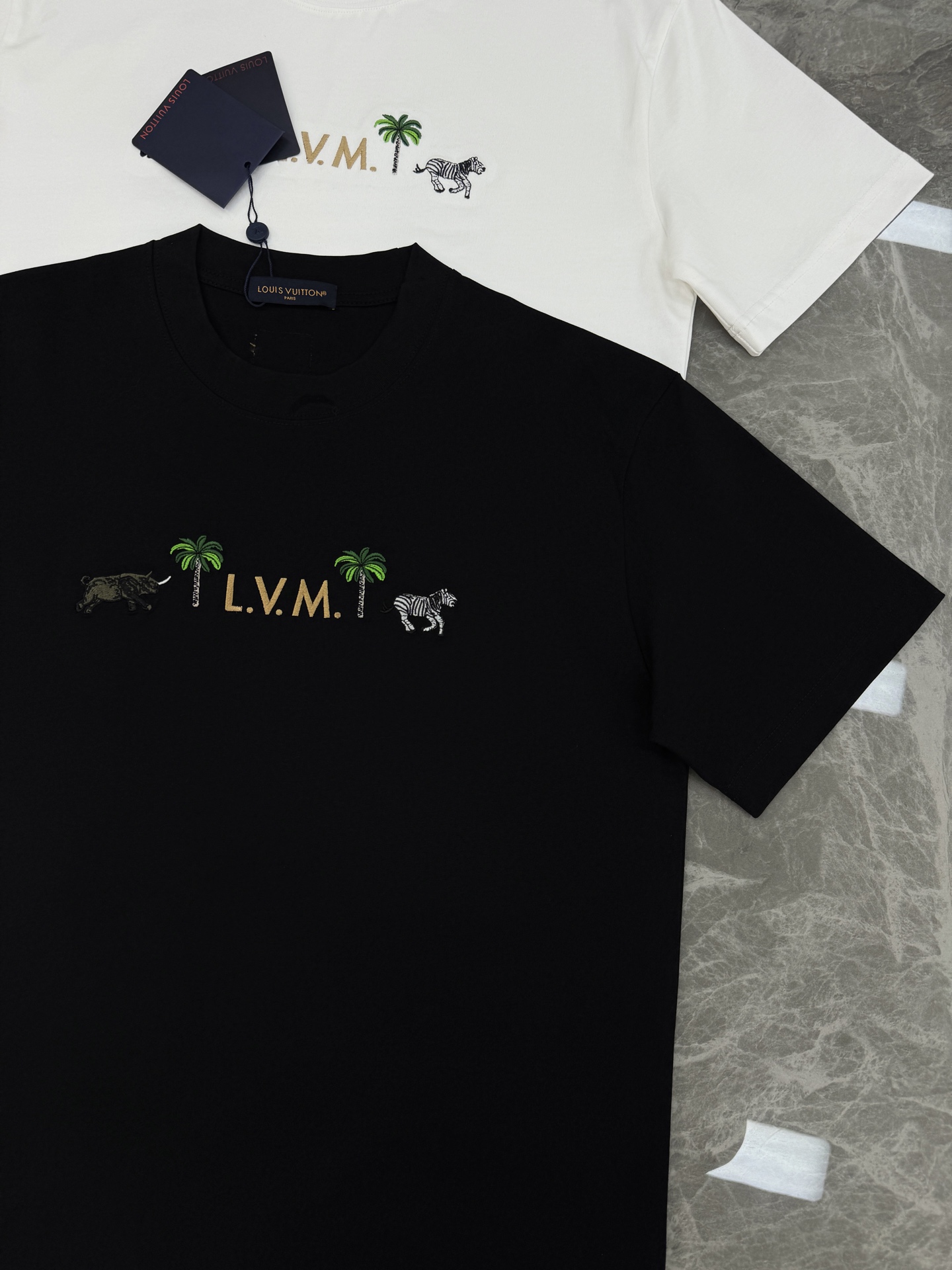 驴牌动物刺绣短袖T恤.男女同款！LV2026春夏系列动物刺绣短袖T恤，高品质纯棉材质，柔软舒适，日常穿着