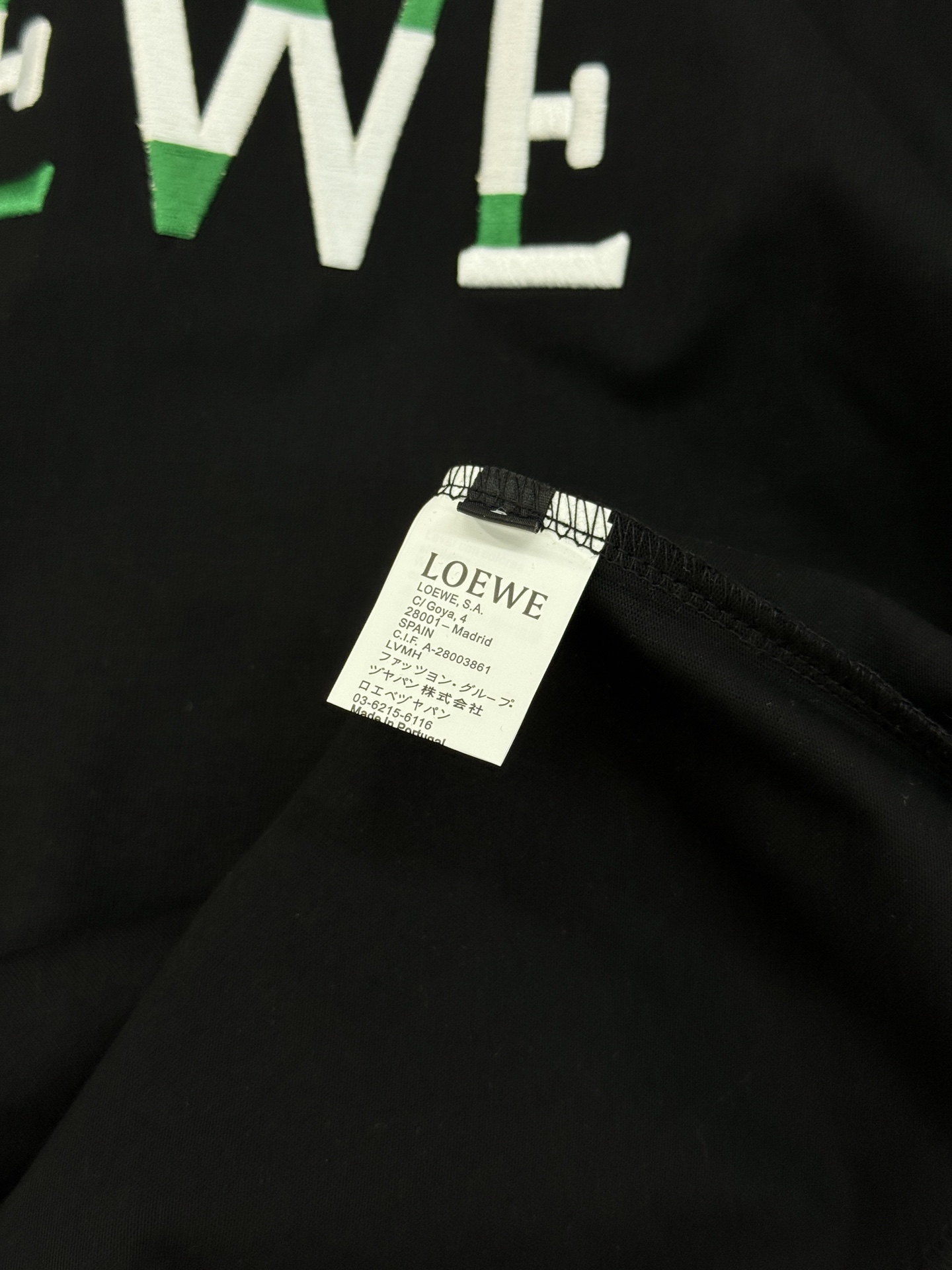 LOEWE罗意威新品潮牌T恤.男女同款❤️采用高品质棉料，柔软舒适，日常穿着超友好!正面绿色+白色品牌刺