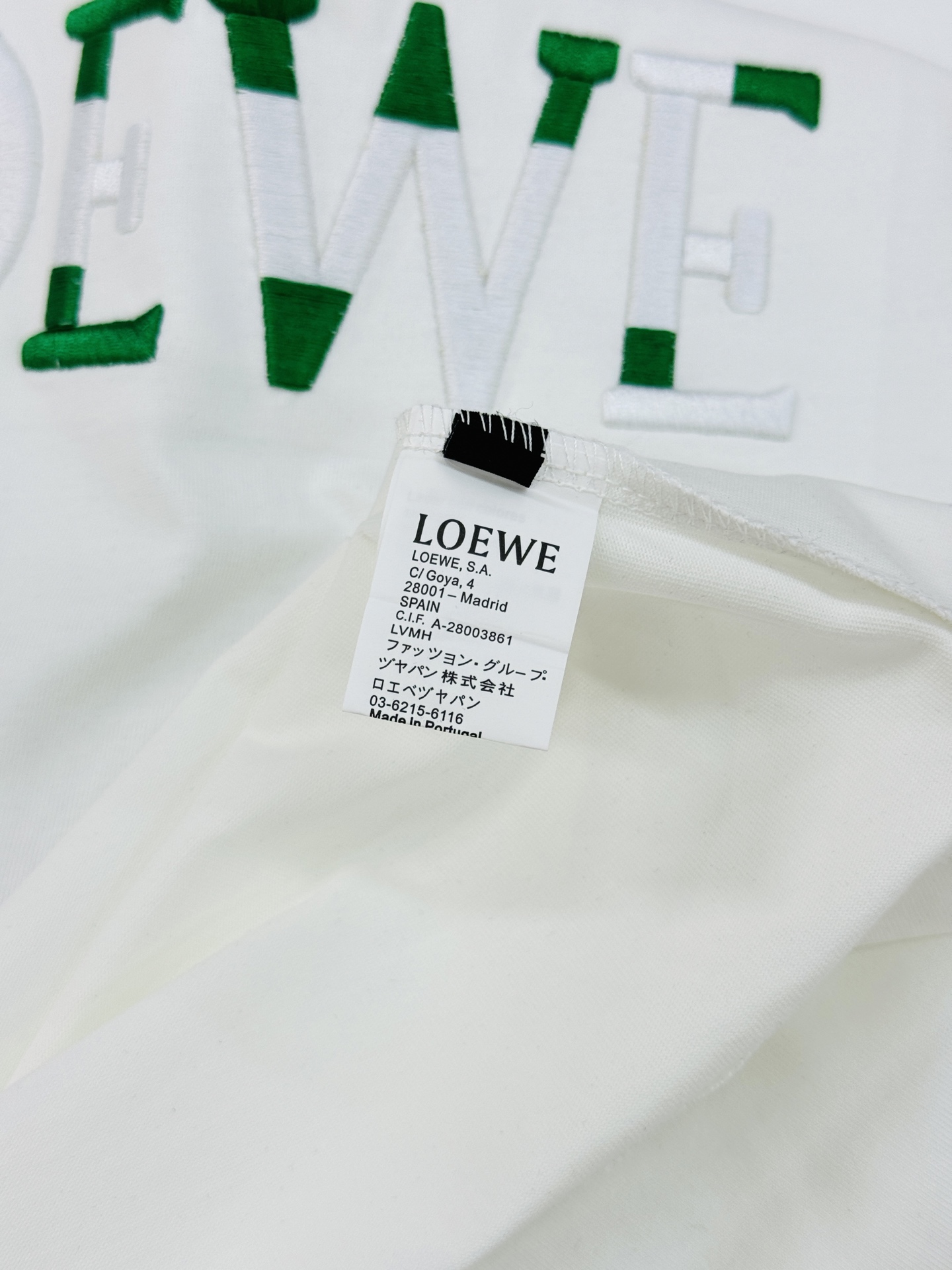 LOEWE罗意威新品潮牌T恤.男女同款❤️采用高品质棉料，柔软舒适，日常穿着超友好!正面绿色+白色品牌刺