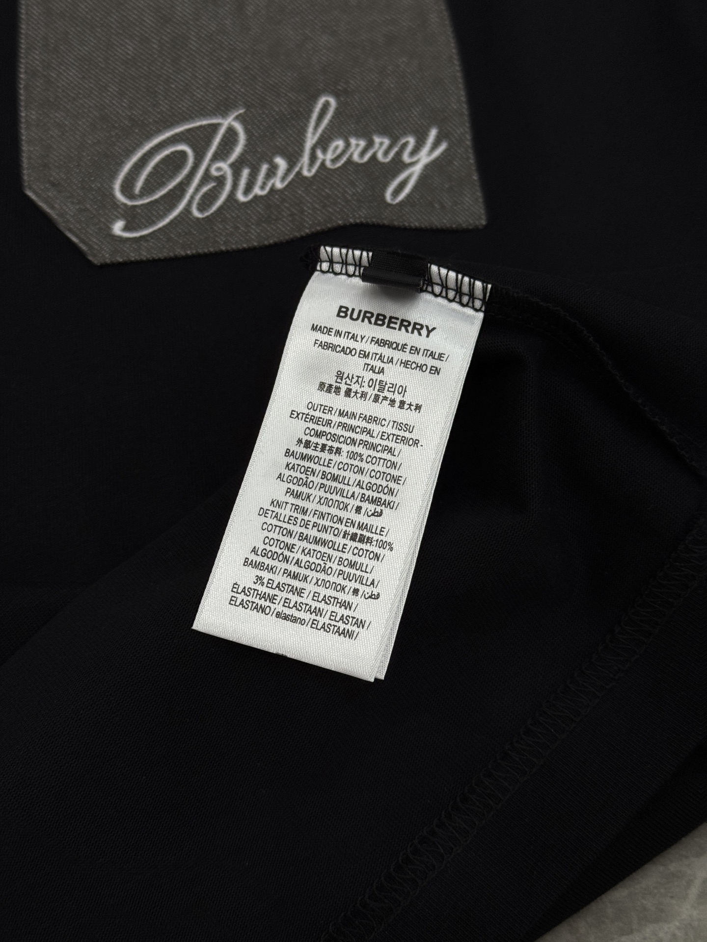 Burberry巴宝莉新款潮牌T恤.男女同款❤️采用高品质纯棉材质，柔软舒适，日常穿着超友好!胸前口袋设