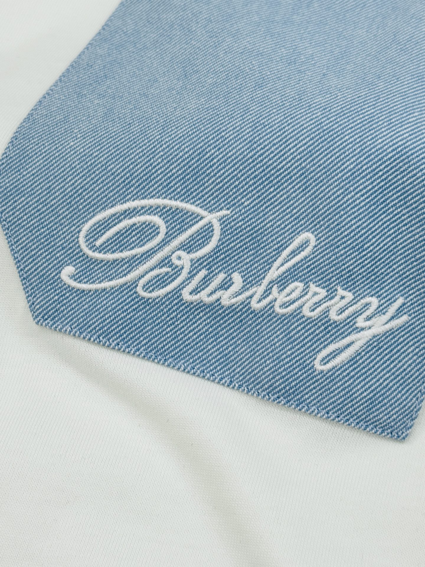 Burberry巴宝莉新款潮牌T恤.男女同款❤️采用高品质纯棉材质，柔软舒适，日常穿着超友好!胸前口袋设