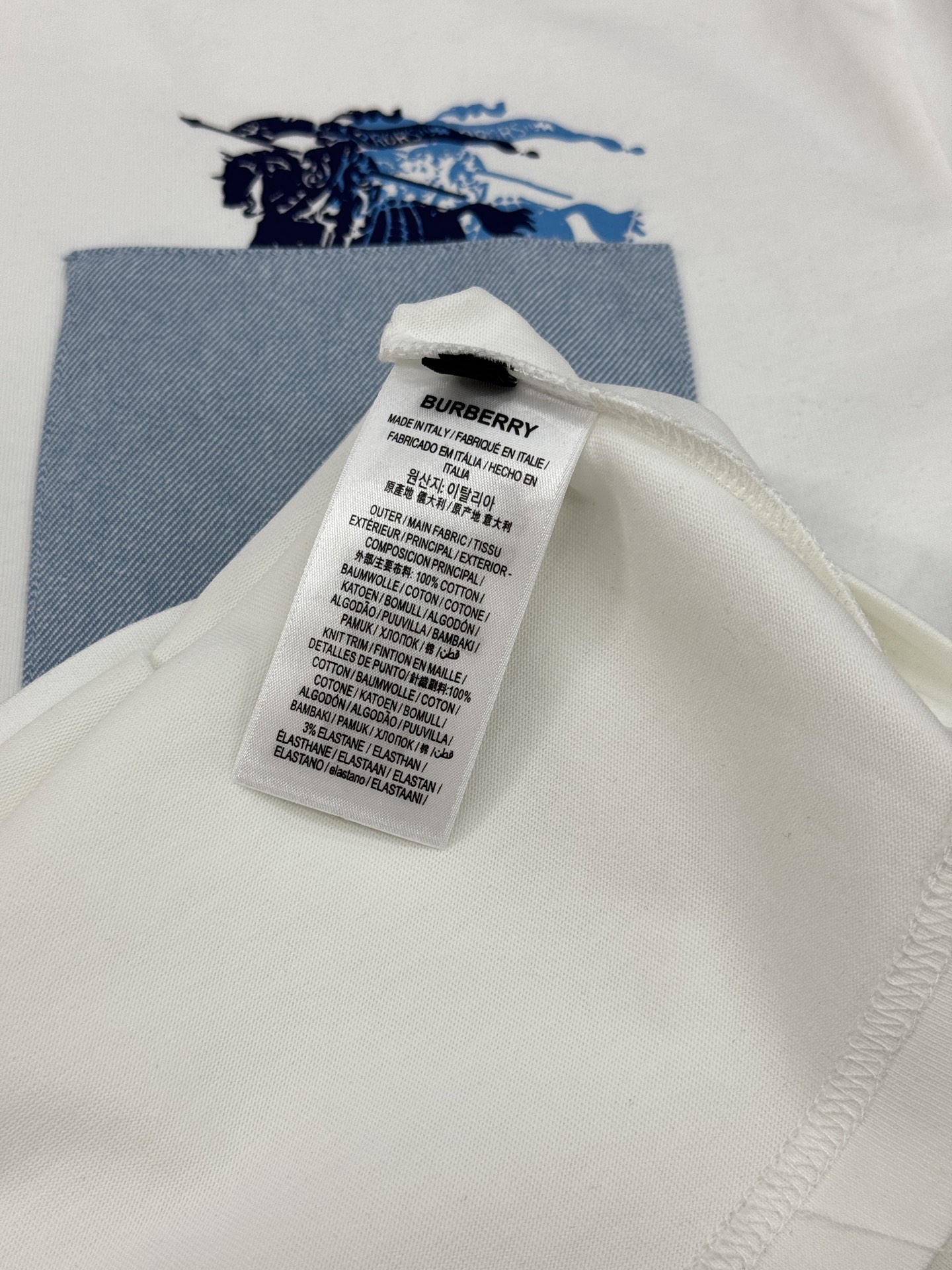 Burberry巴宝莉新款潮牌T恤.男女同款❤️采用高品质纯棉材质，柔软舒适，日常穿着超友好!胸前口袋设