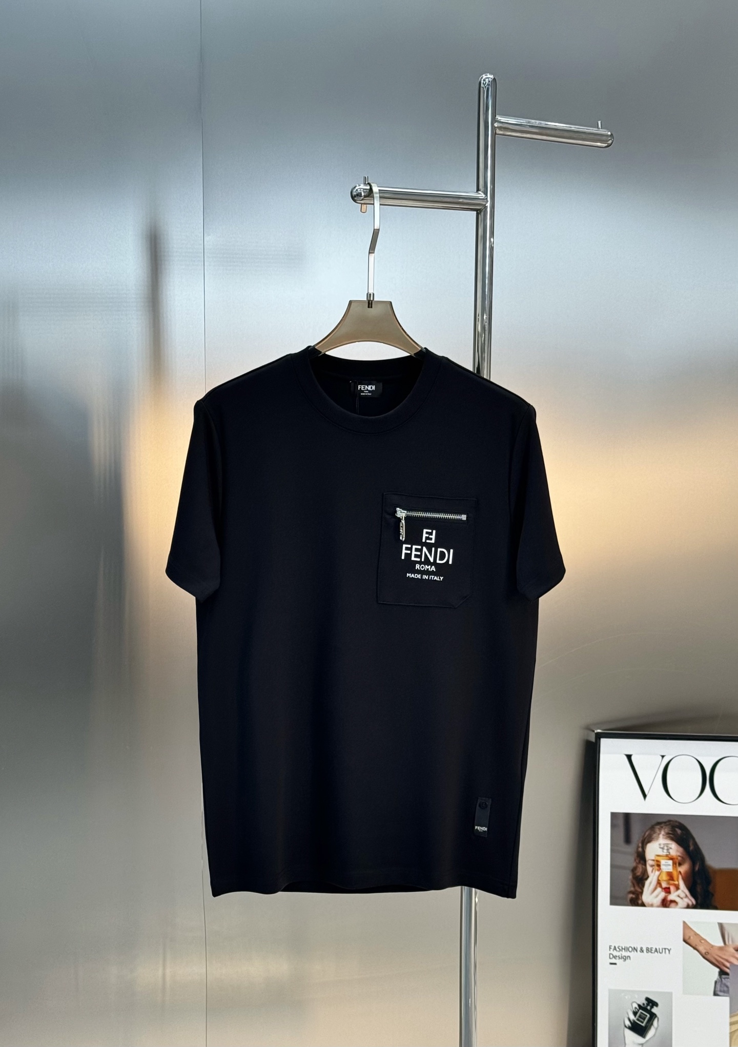 FENDI芬迪新品男士圆领短袖.莫代尔加厚款！搭载Fendi-LOGO.原版五金拉链口袋设计.下摆标识品