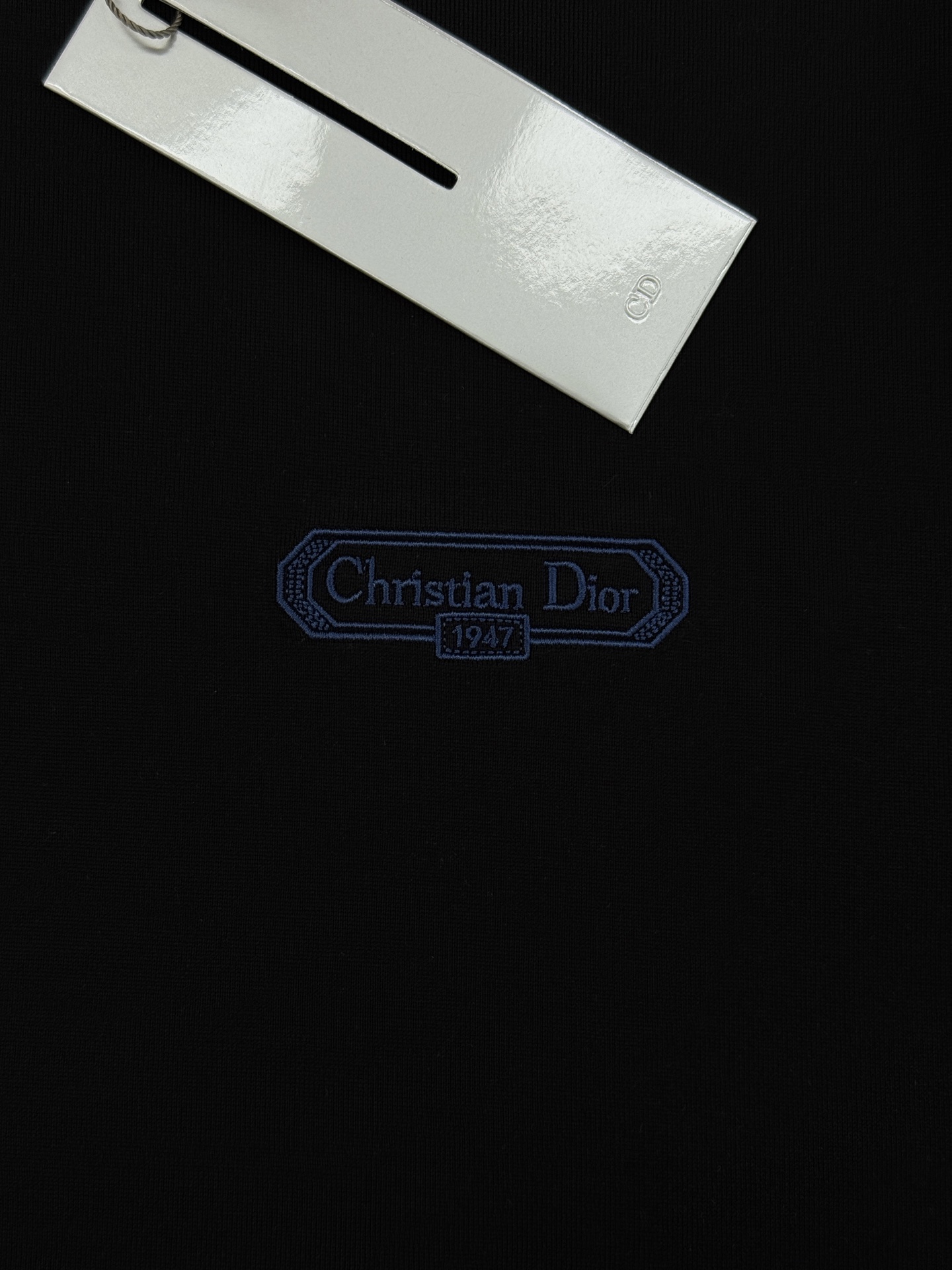 Dior Oblique系列短袖T恤，采用高品质纯棉，柔软舒适，适合日常穿着。白色主色+胸前