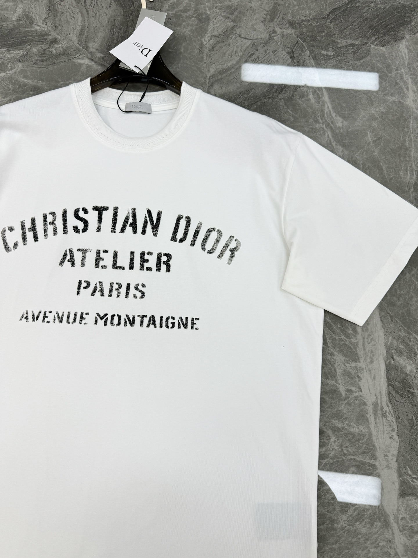 Dior Atelier标志T恤❤️男女同款！DiorAtelier系列T恤，胸前黑色