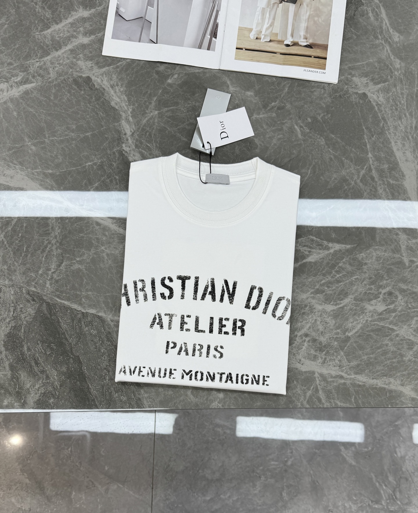 Dior Atelier标志T恤❤️男女同款！DiorAtelier系列T恤，胸前黑色