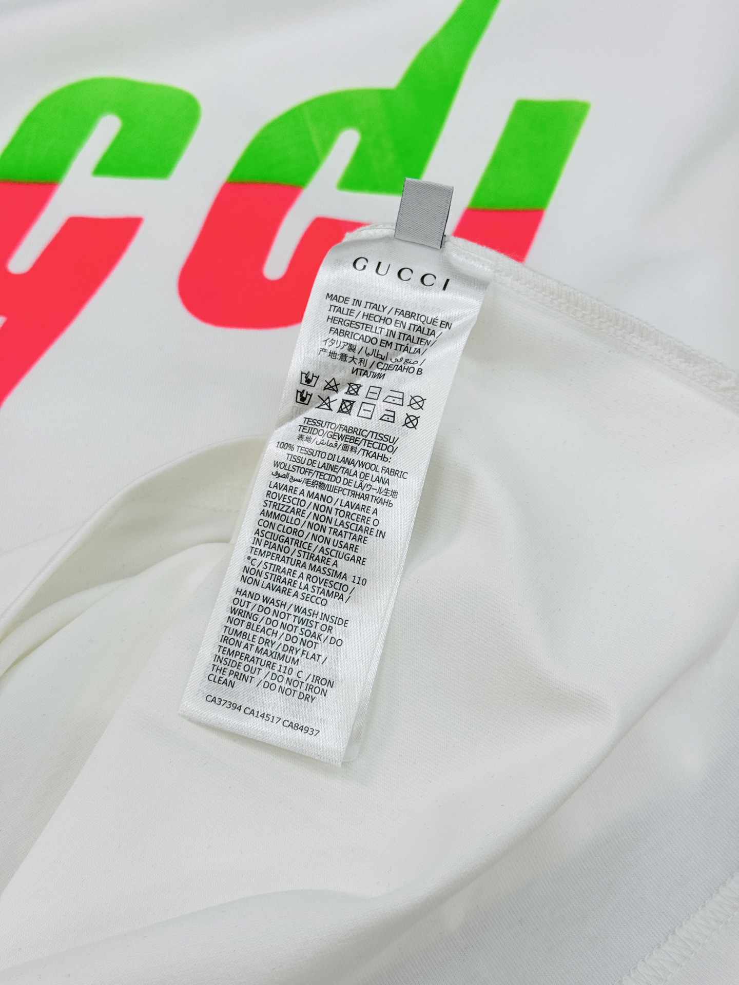 Gucci古奇锋刃印花短袖T恤，高品质纯棉材质，正面渐变闪电Logo超吸睛，黄粉撞色设计，潮流感满满!男