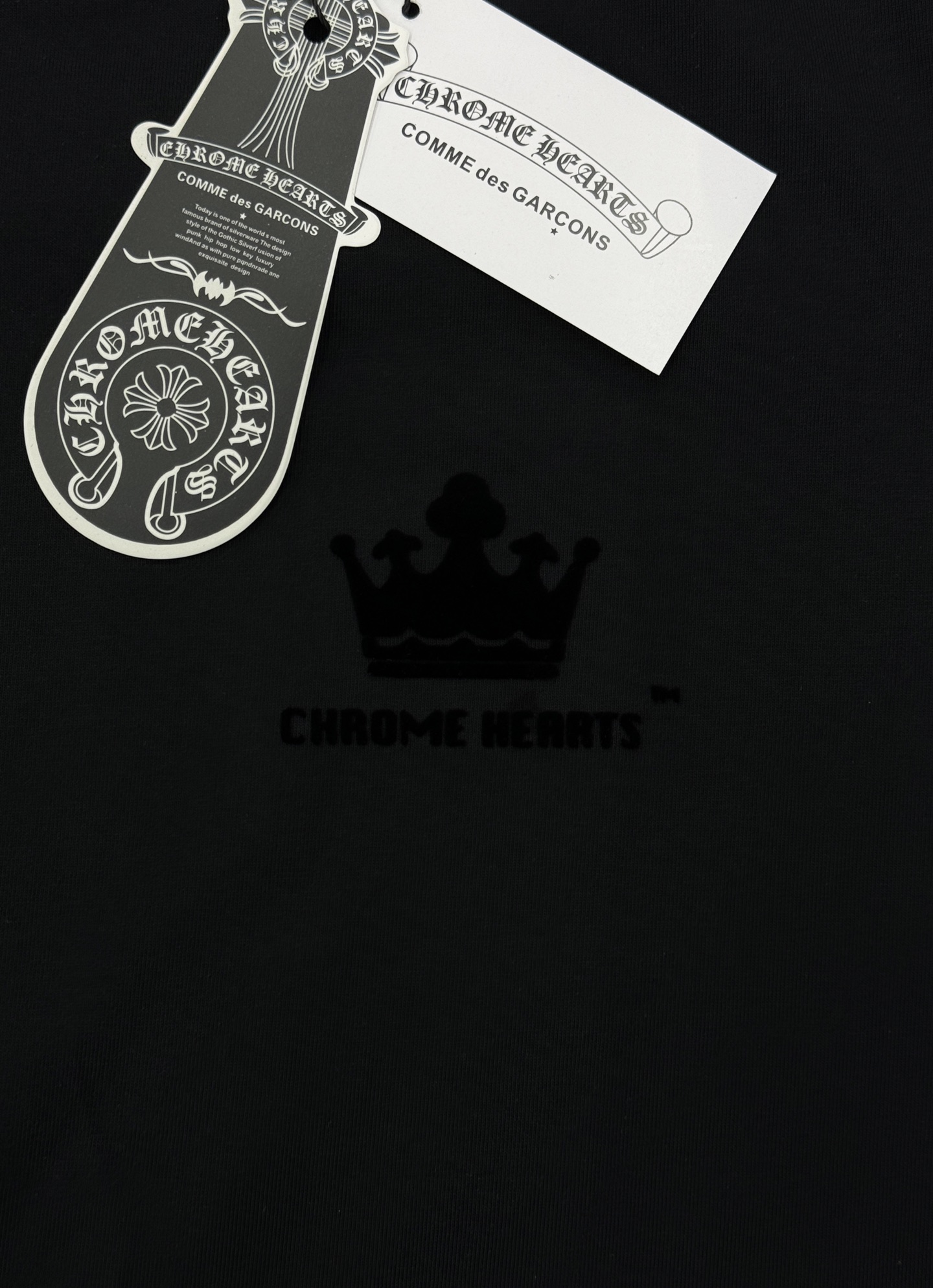 Chrome Hearts克罗心新品T恤.男女同款❤️ 背面是十字架+翅膀的暗黑风印花，哥特感满满!纯棉