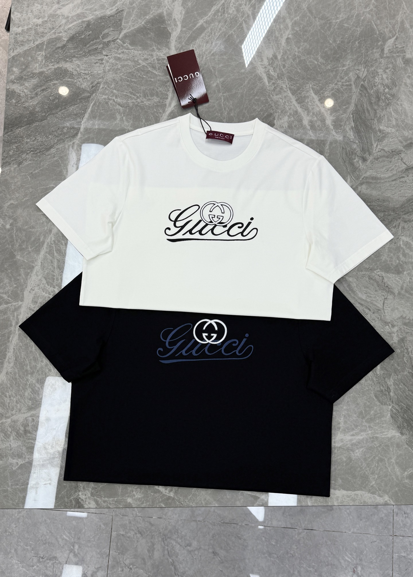 GUCC*古奇26s春夏丝光棉T恤.男女同款！！采用190g丝光棉面料.舒适柔软有垂感.胸口品牌字母图形