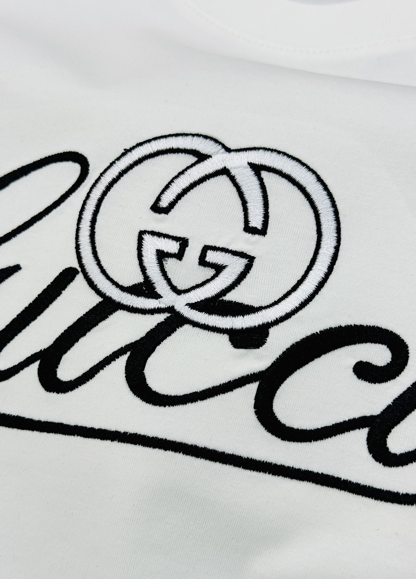 GUCC*古奇26s春夏丝光棉T恤.男女同款！！采用190g丝光棉面料.舒适柔软有垂感.胸口品牌字母图形
