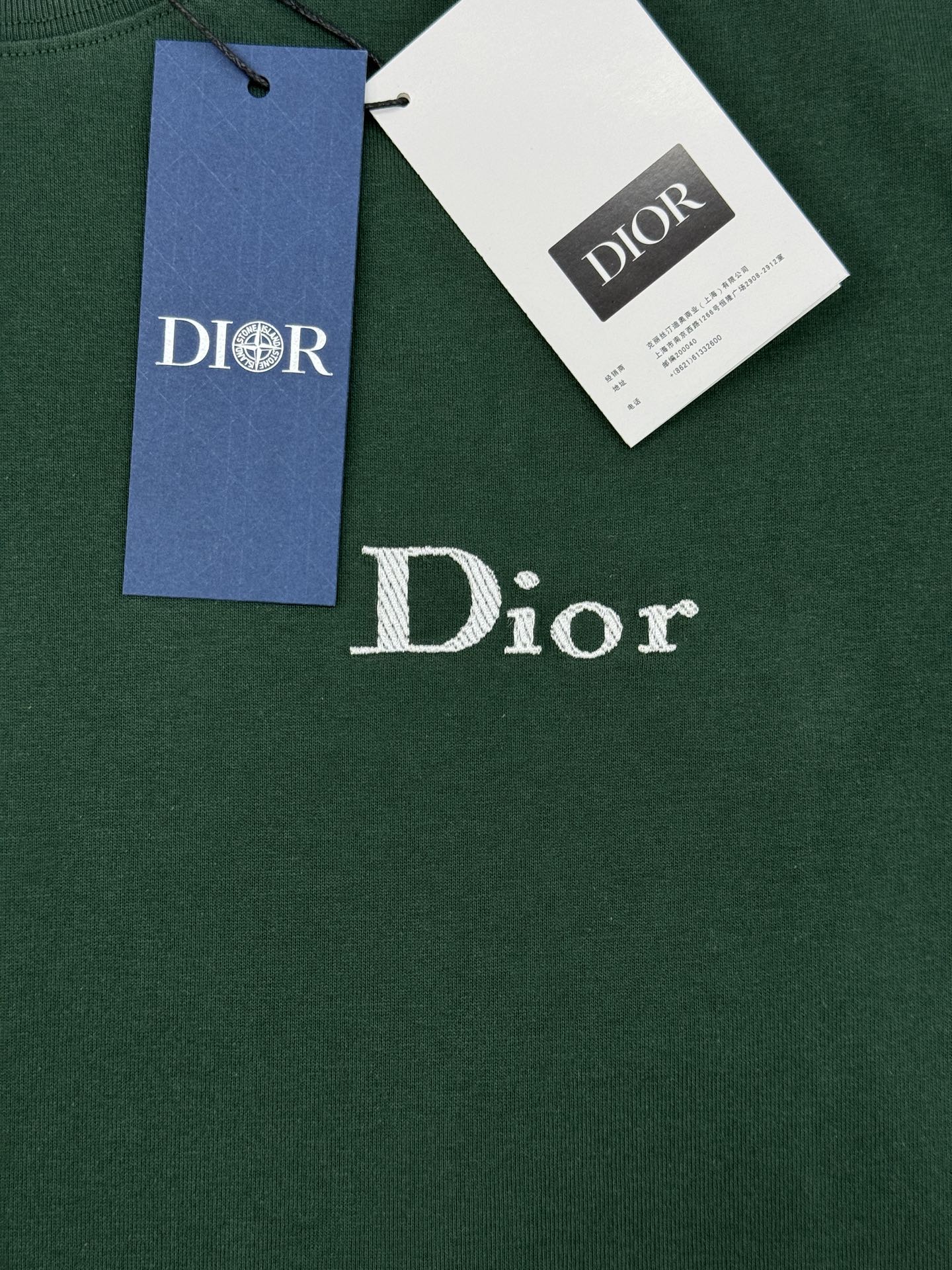Dior迪奥新款圆领短袖T恤，净版简约圆领设计，纯棉材质柔软舒适，适合日常穿着。白色，绿色，黑色三色可选
