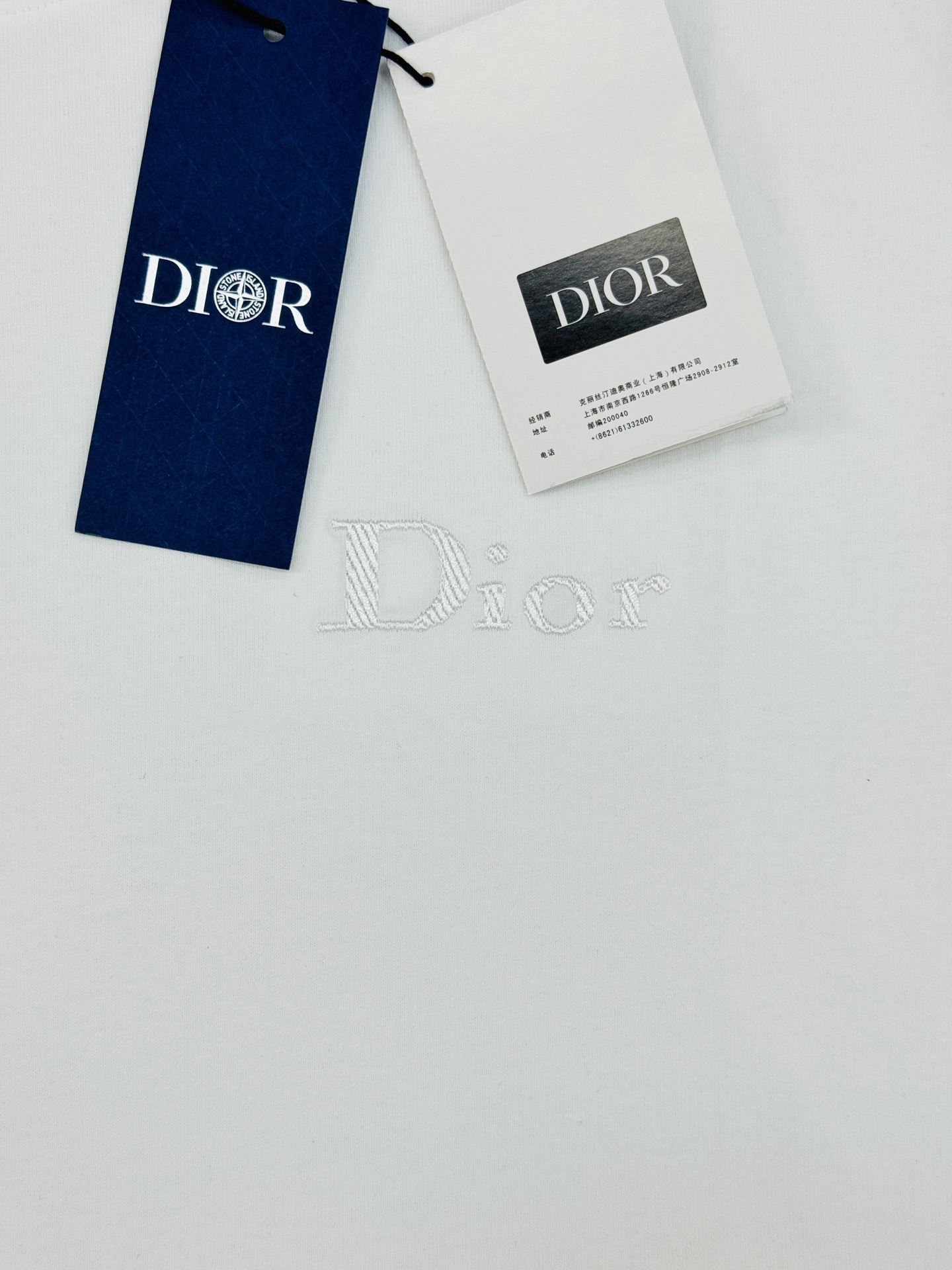 Dior迪奥新款圆领短袖T恤，净版简约圆领设计，纯棉材质柔软舒适，适合日常穿着。白色，绿色，黑色三色可选