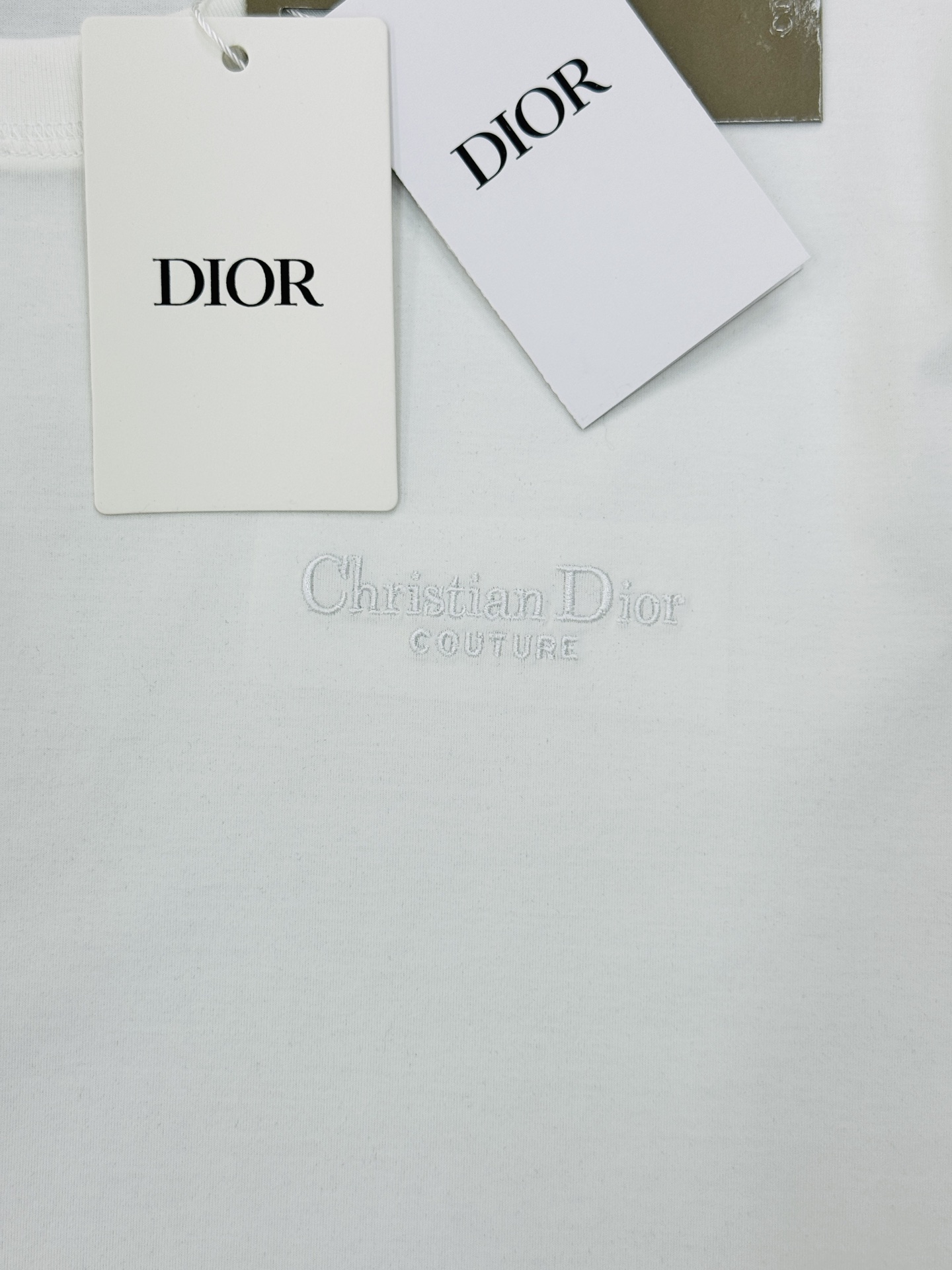 CD*Dio*r25s春夏新款圆领T恤.基础款净版推荐❤️本色重工绣花.轻奢帅气。渠道贸易单，定制面料1