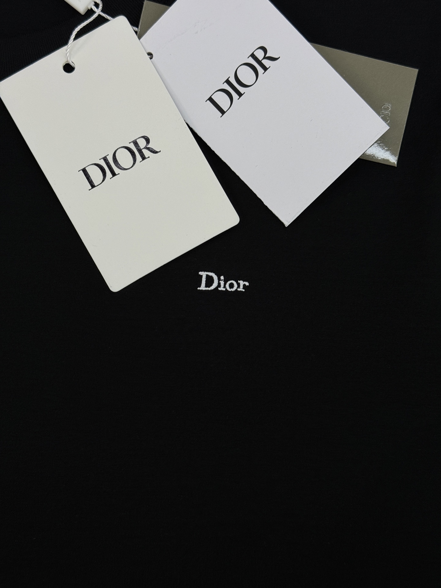 Dior迪奥新款丝光棉T恤.基础款刺绣🪡推荐❤️采用高品质丝光棉棉，柔软亲肤又透气，夏天穿超舒服！简约圆