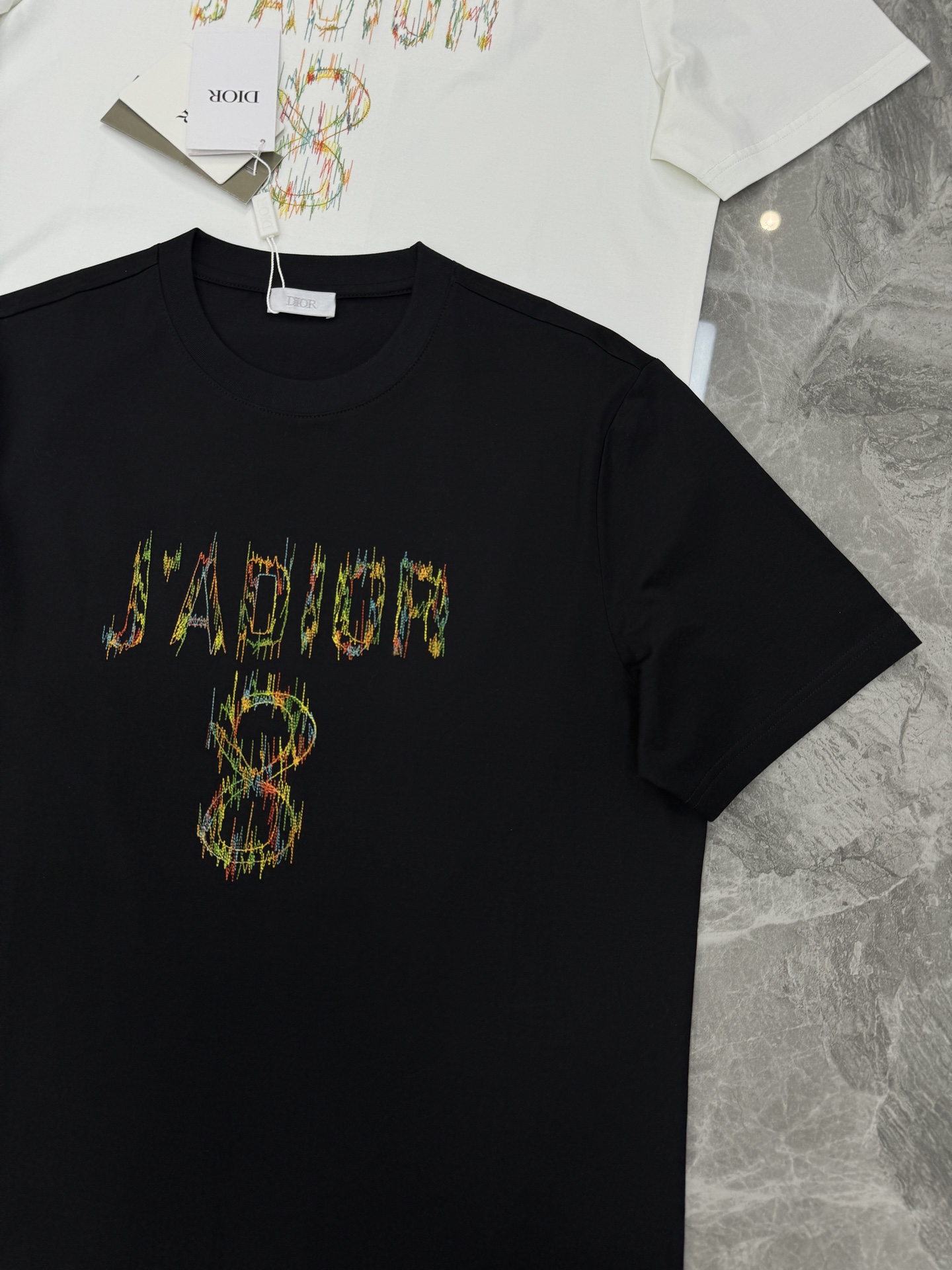 Dior-迪奥新款丝光棉T恤❤️J’ADIOR 8重工刺绣🪡短袖T恤，黑白两色可选，丝光棉材质柔软舒适，