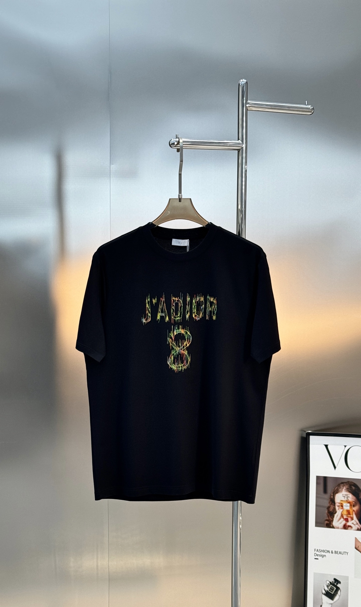 Dior-迪奥新款丝光棉T恤❤️J’ADIOR 8重工刺绣🪡短袖T恤，黑白两色可选，丝光棉材质柔软舒适，
