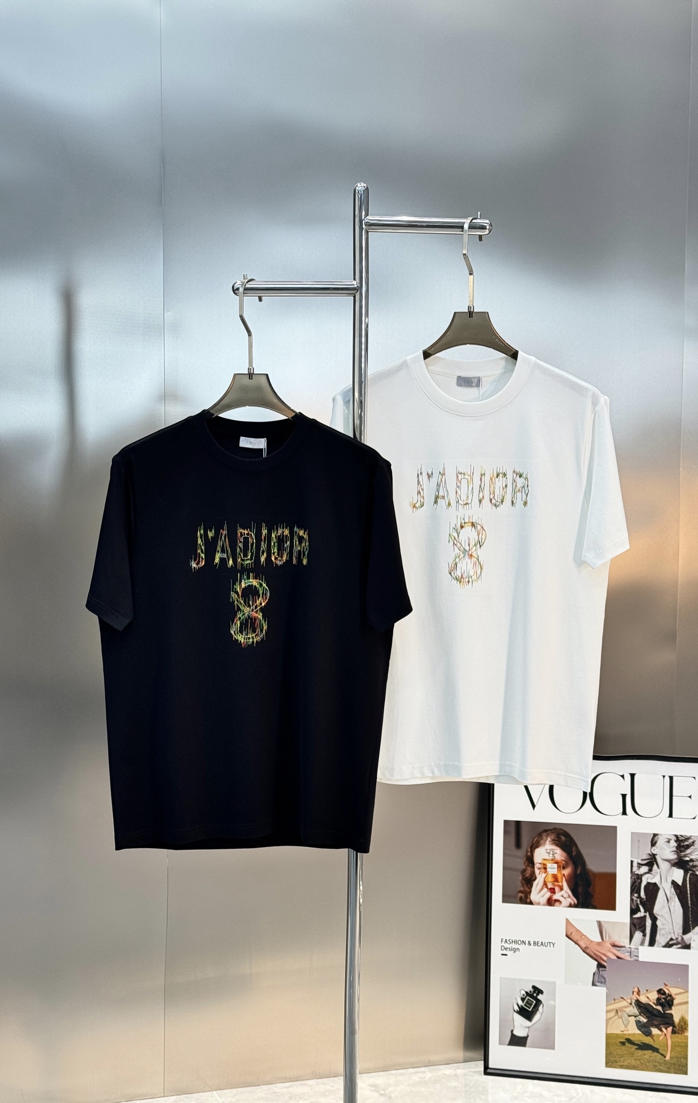 Dior-迪奥新款丝光棉T恤❤️J’ADIOR 8重工刺绣🪡短袖T恤，黑白两色可选，丝光棉材质柔软舒适，