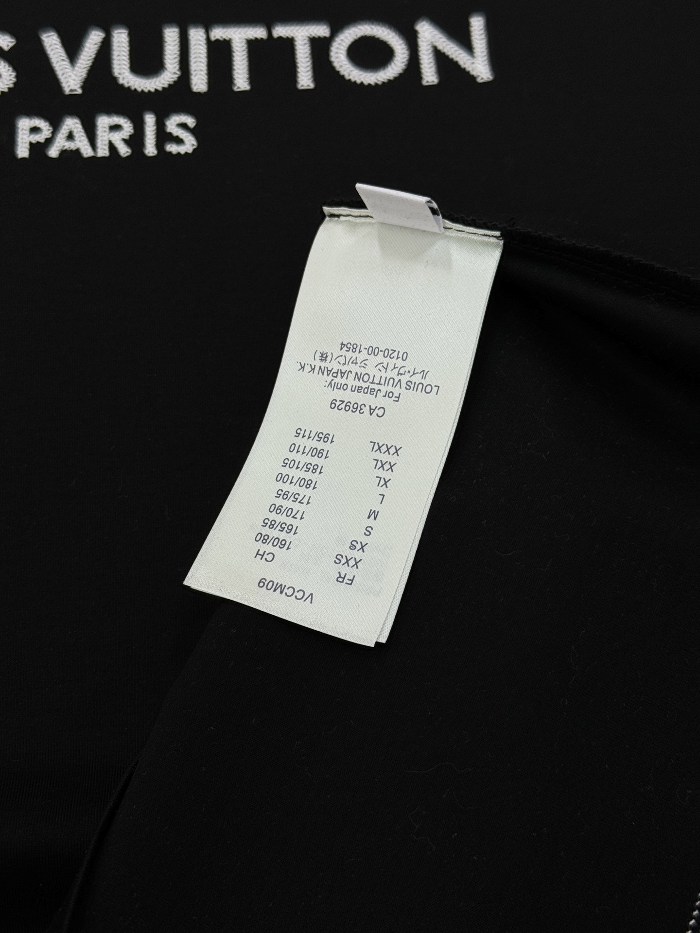 驴牌大爱款🖤LV撞色字母短袖T恤，丝光棉材质！柔软舒适！胸前“LOUIS VUITTON PARIS”字