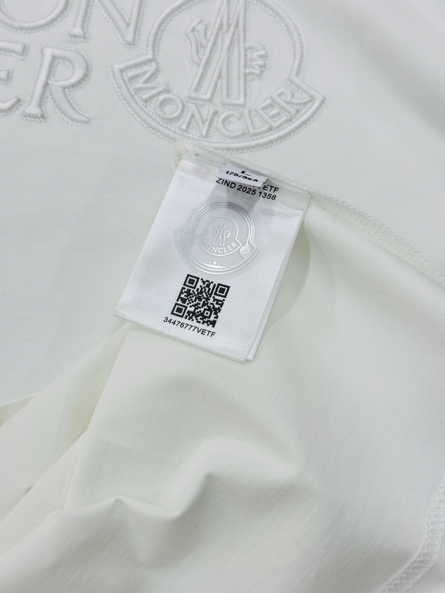 Moncler蒙口26s夏季新款丝光棉T恤.原单推荐❤️品牌图形LOGO辨识度鲜明超级走心！胸前采用本色